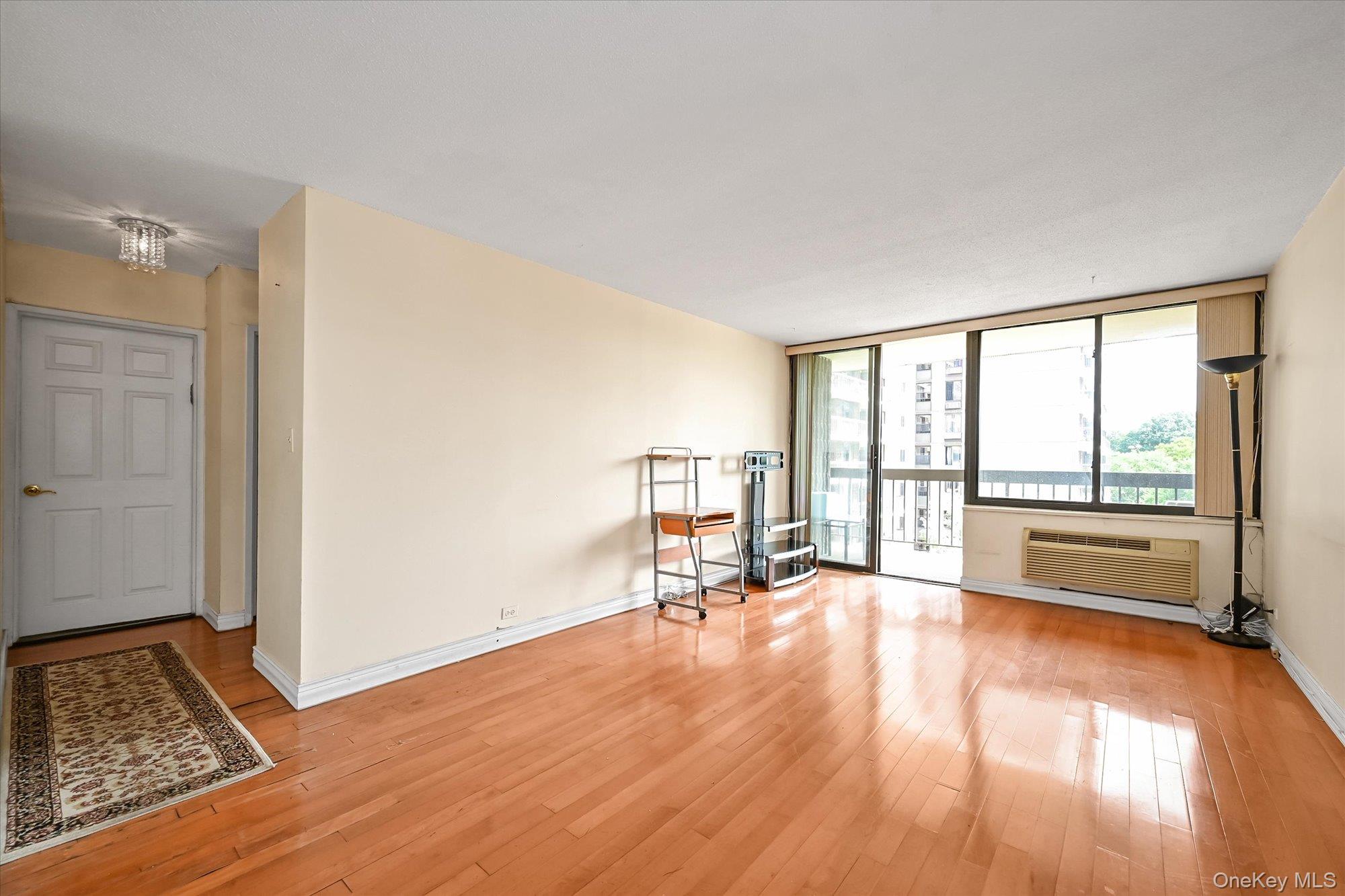 150-38 Union Turnpike, Unit 6F photo 2