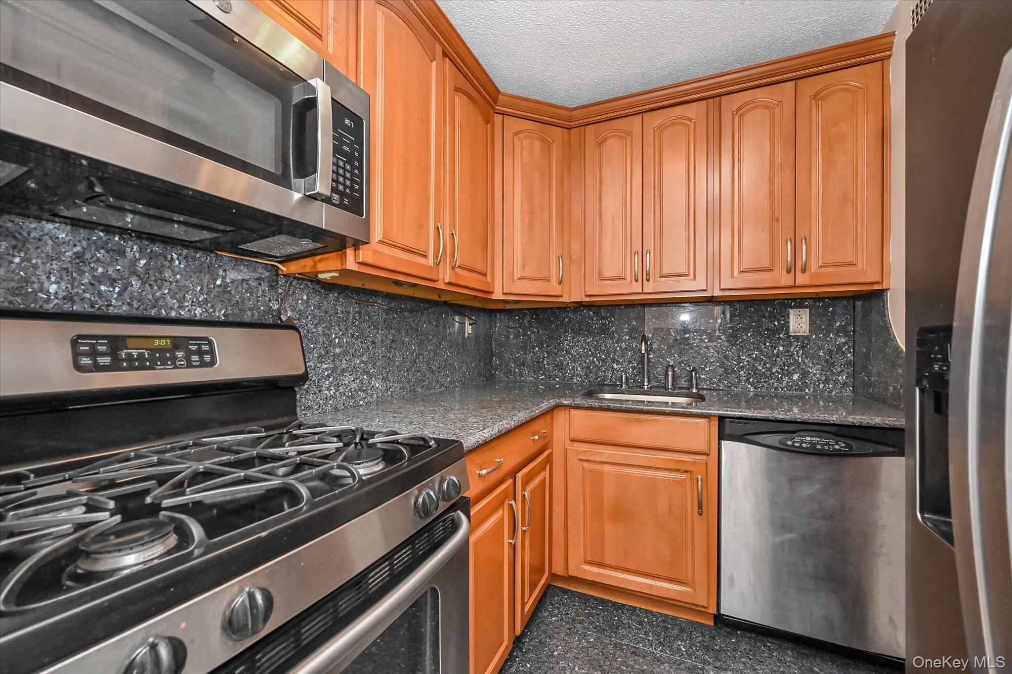 150-38 Union Turnpike, Unit 6F photo 6