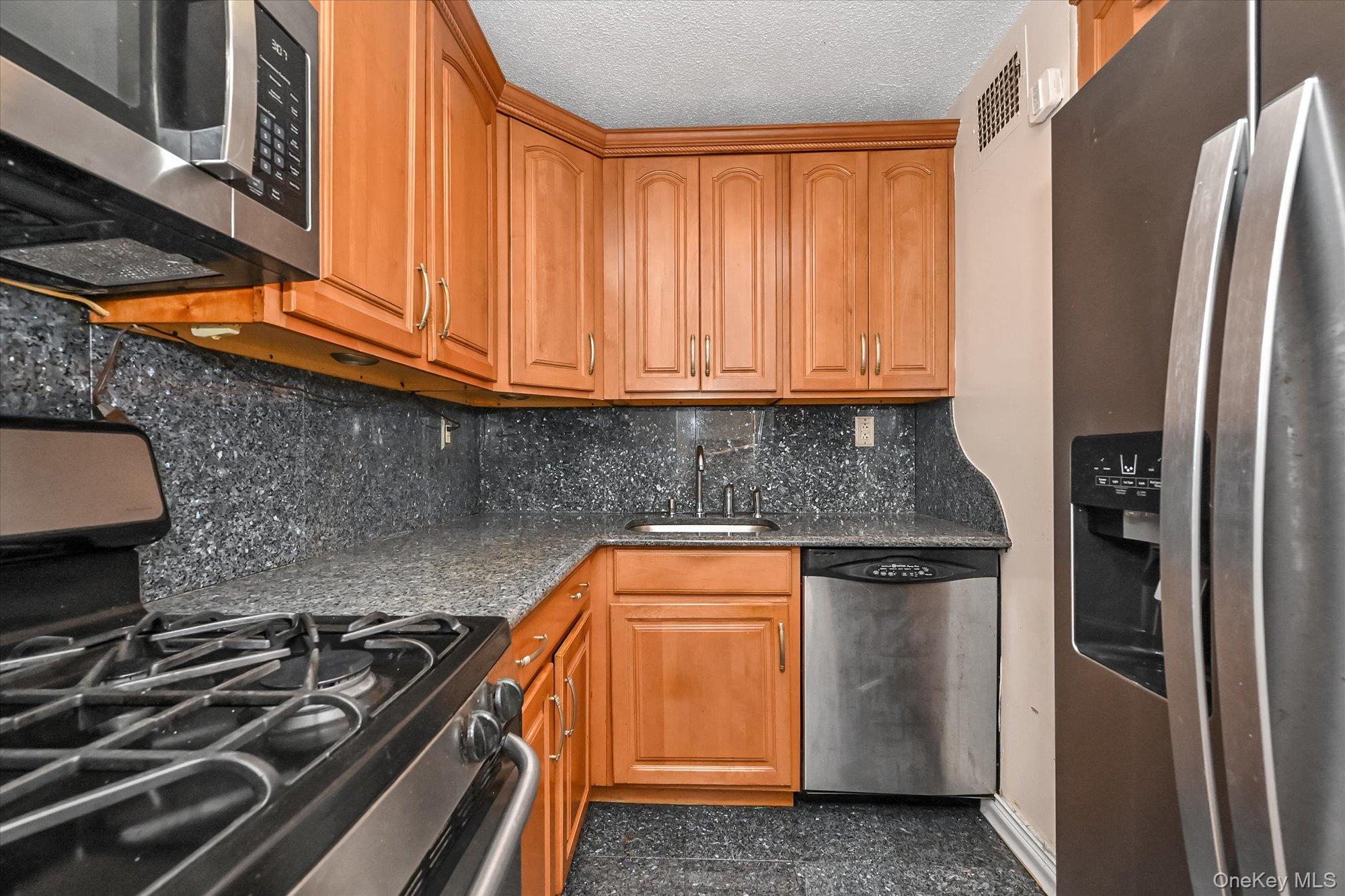 150-38 Union Turnpike, Unit 6F photo 7