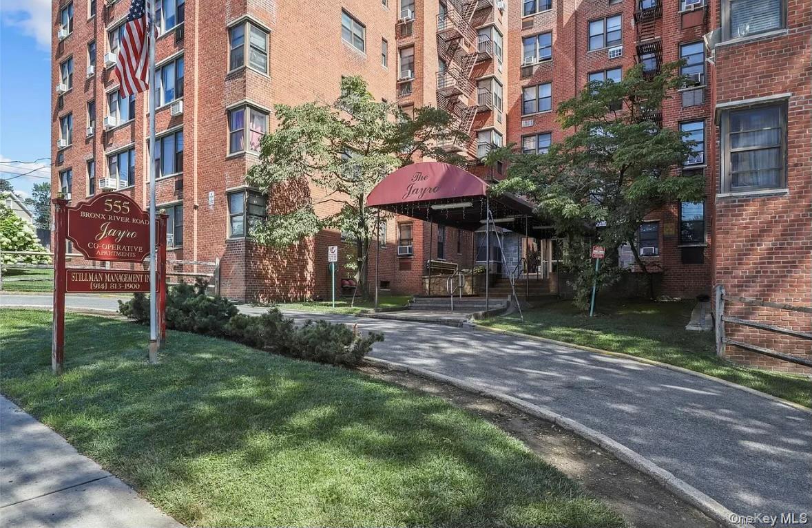 555 Bronxs river road, Unit 1k