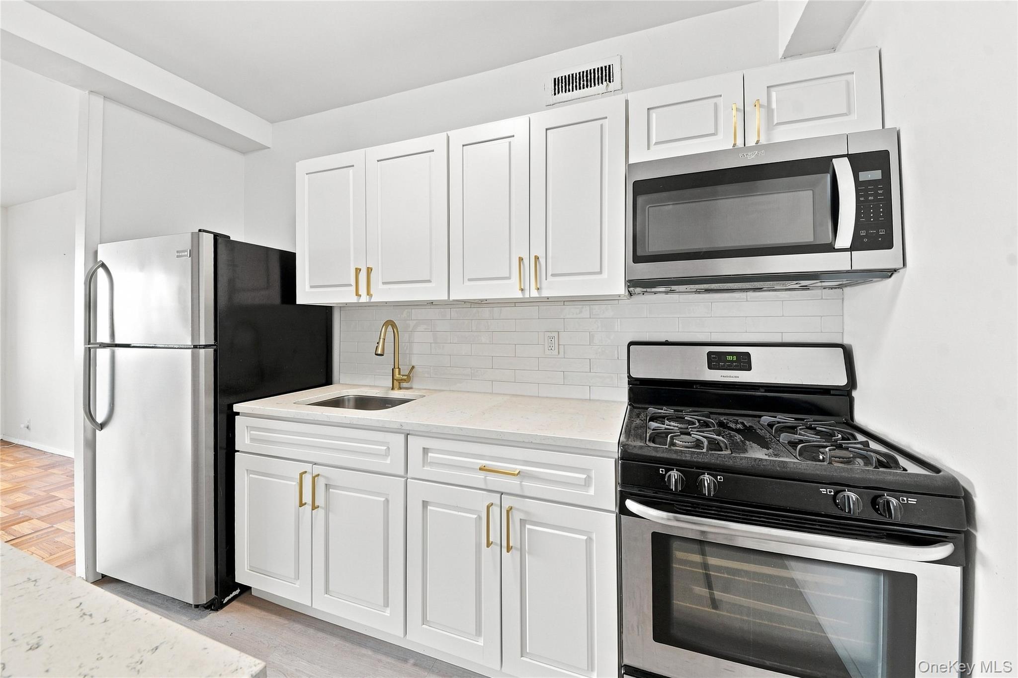 8 Fordham Hill Oval, Unit 16D photo 6