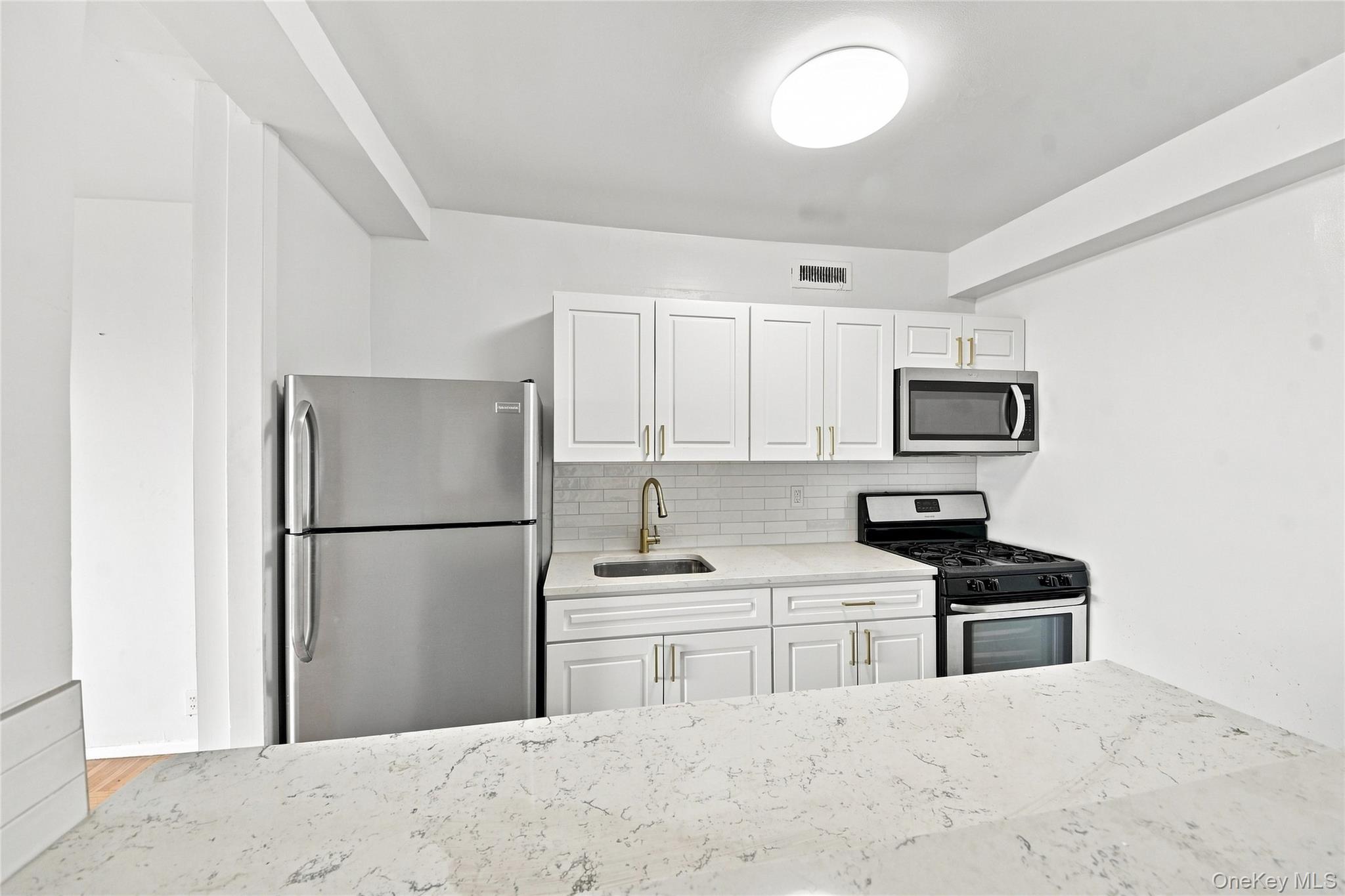 8 Fordham Hill Oval, Unit 16D photo 8