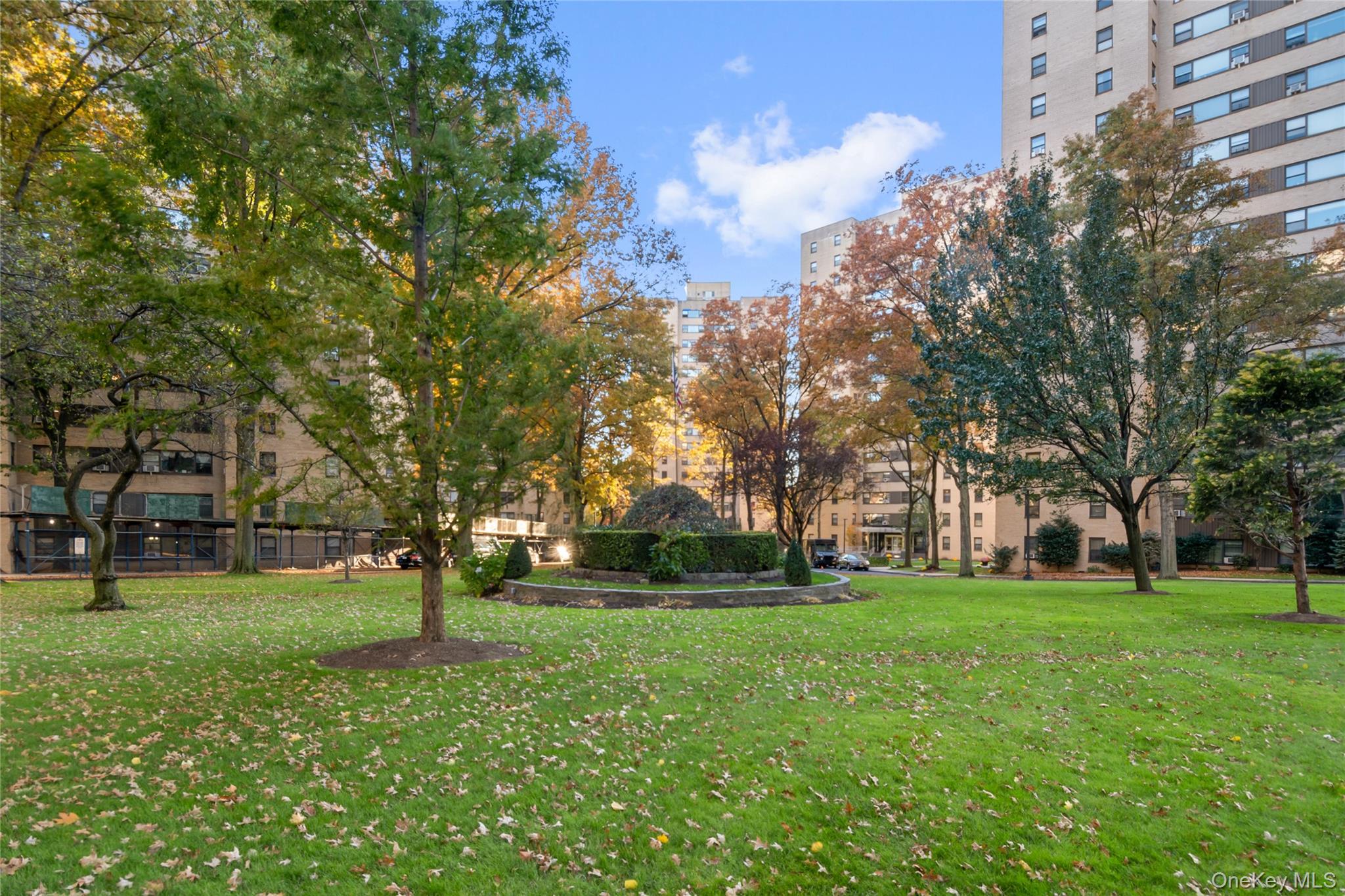 8 Fordham Hill Oval, Unit 16D photo 19