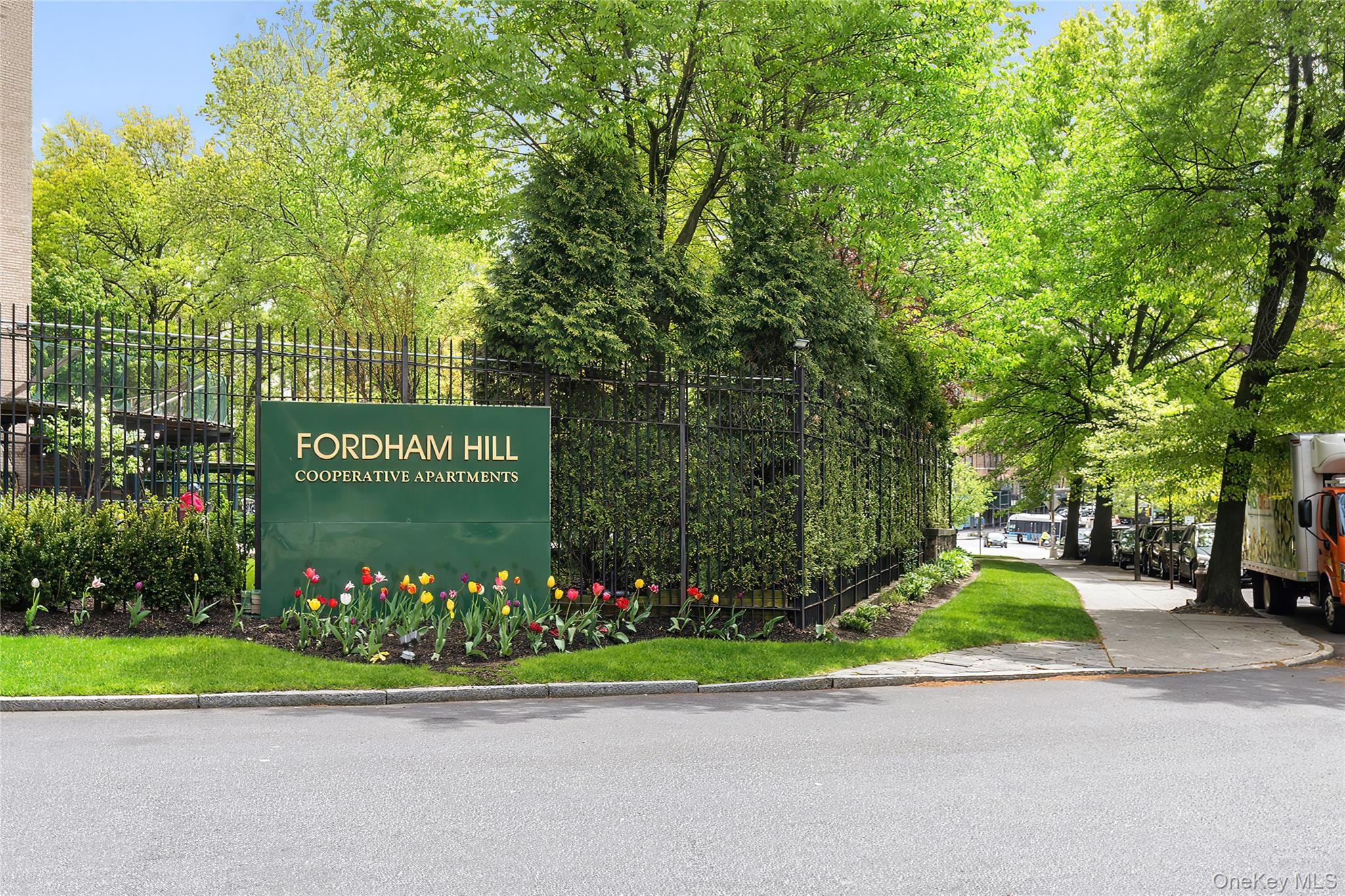 8 Fordham Hill Oval, Unit 16D photo 20
