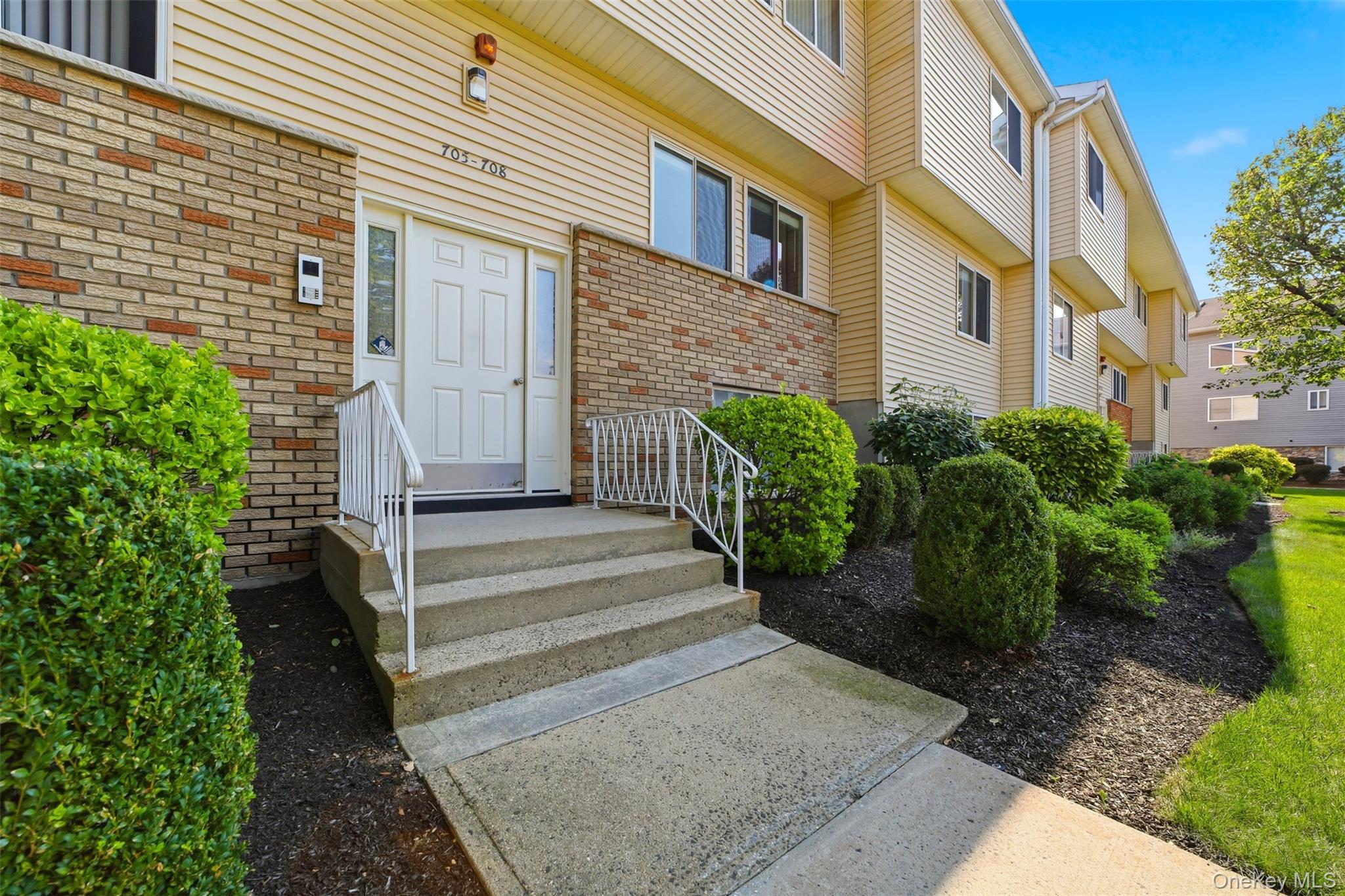 25 College Avenue, Unit 707 photo 2