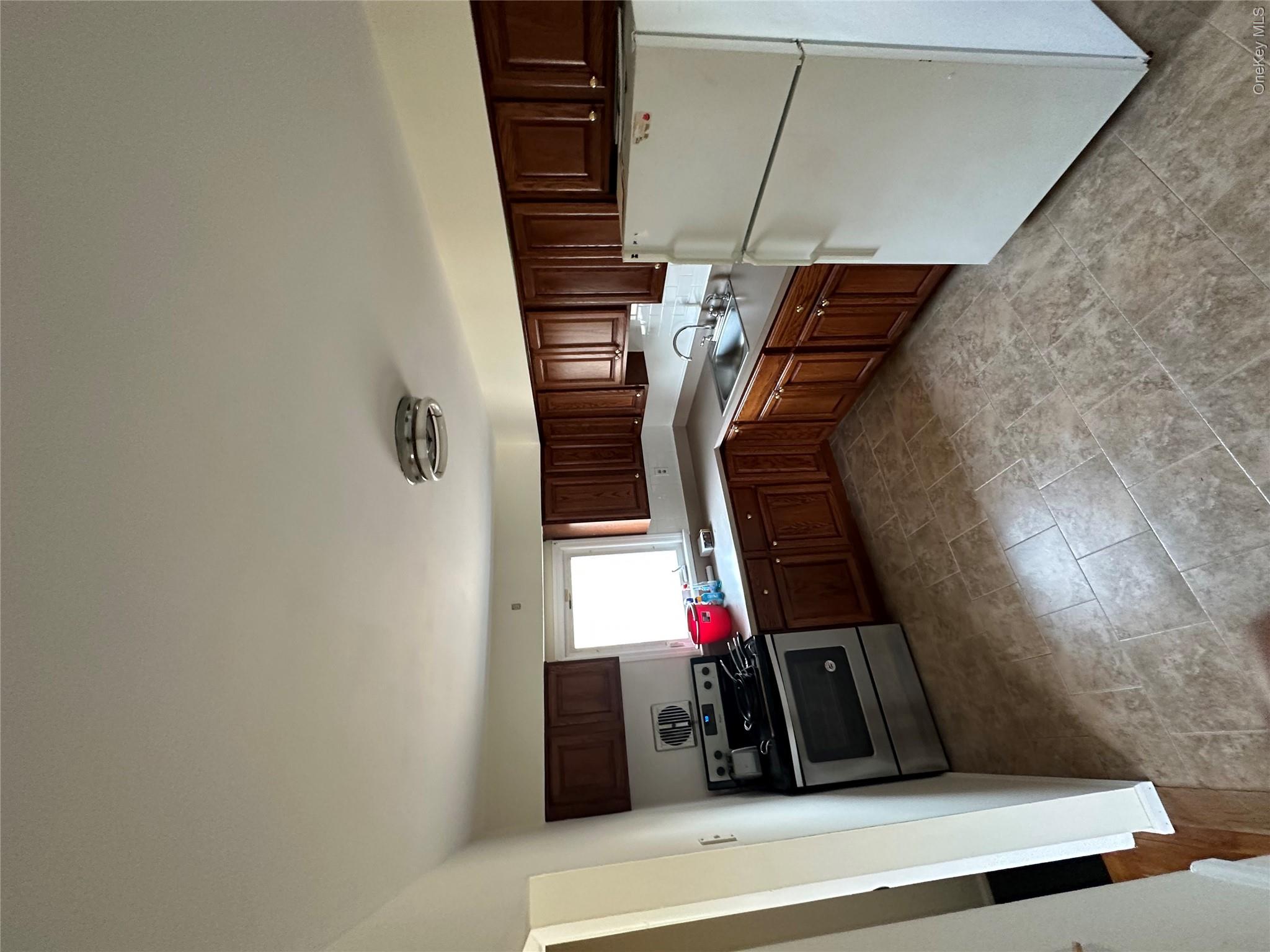 137 Nassau Boulevard – For Rent photo 4