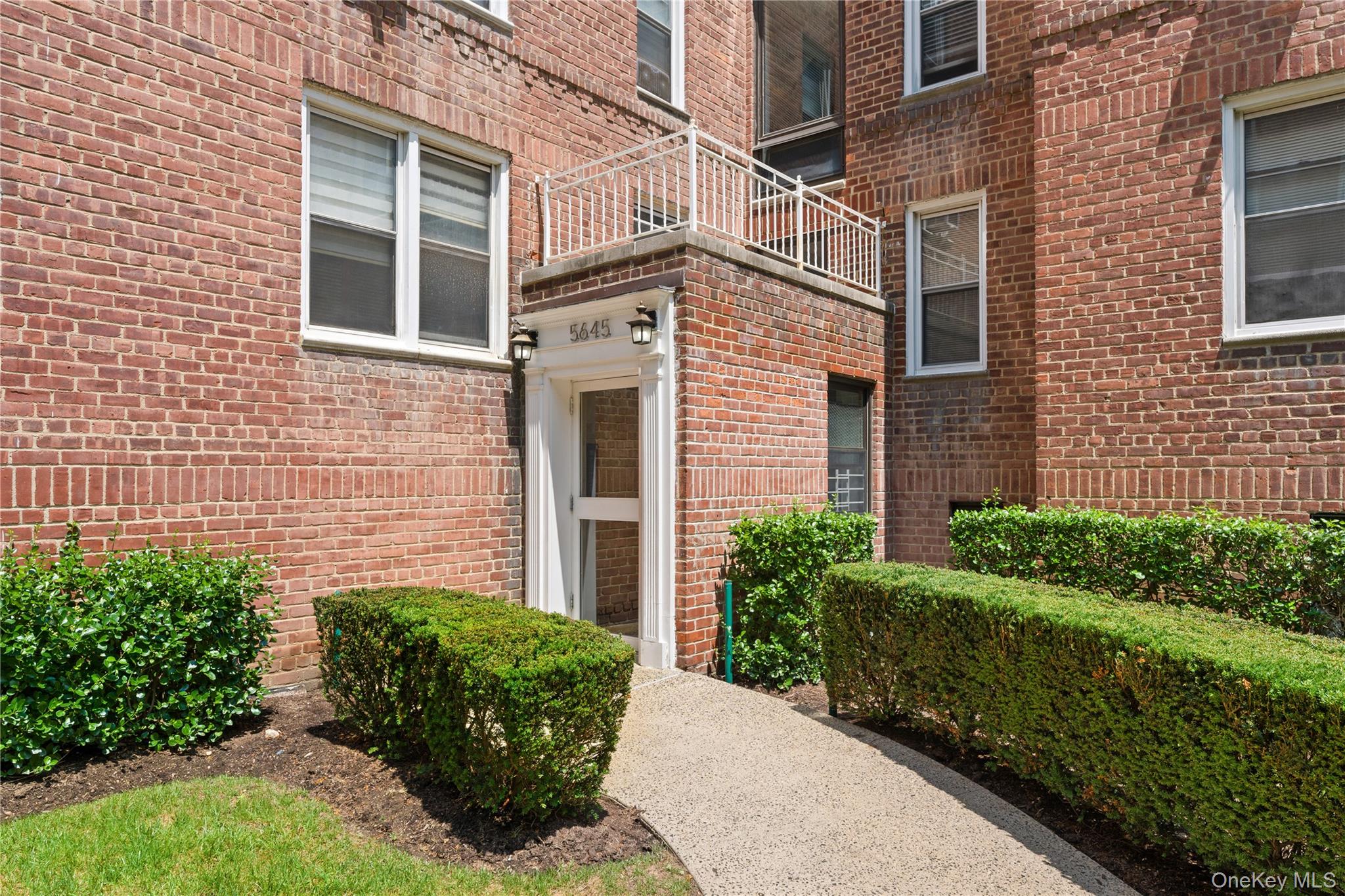 5645 Netherland Ave, Unit 6B photo 3