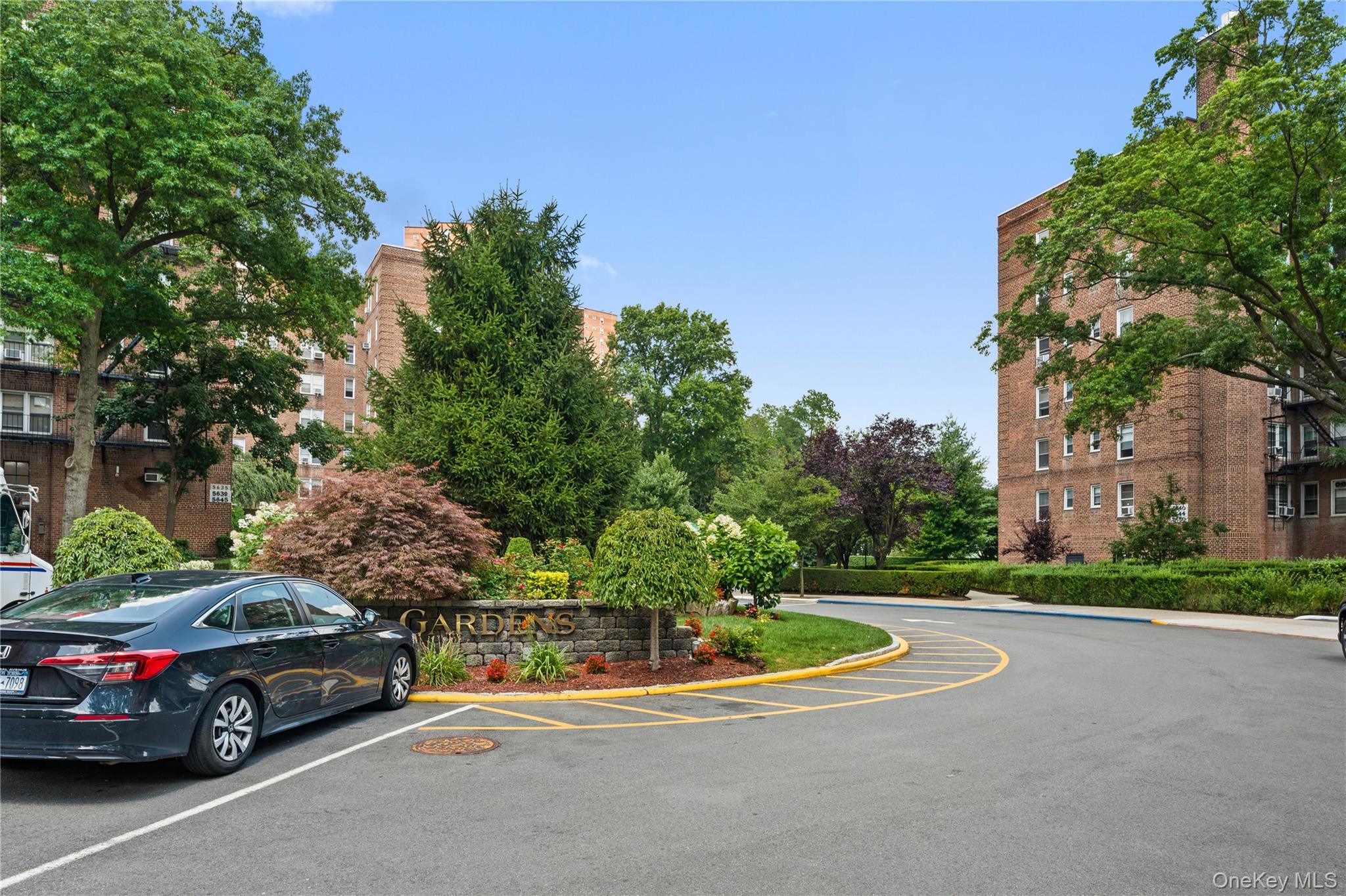 5645 Netherland Ave, Unit 6B photo 2