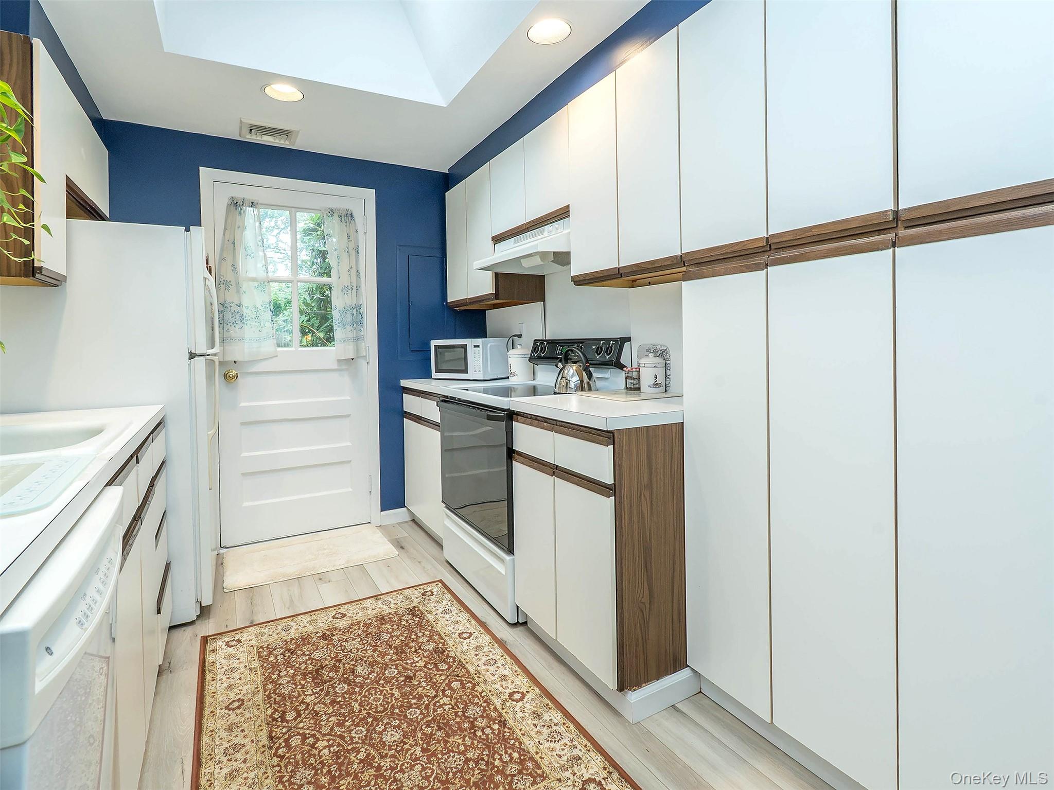 7 Appletree Lane – For Rent photo 17