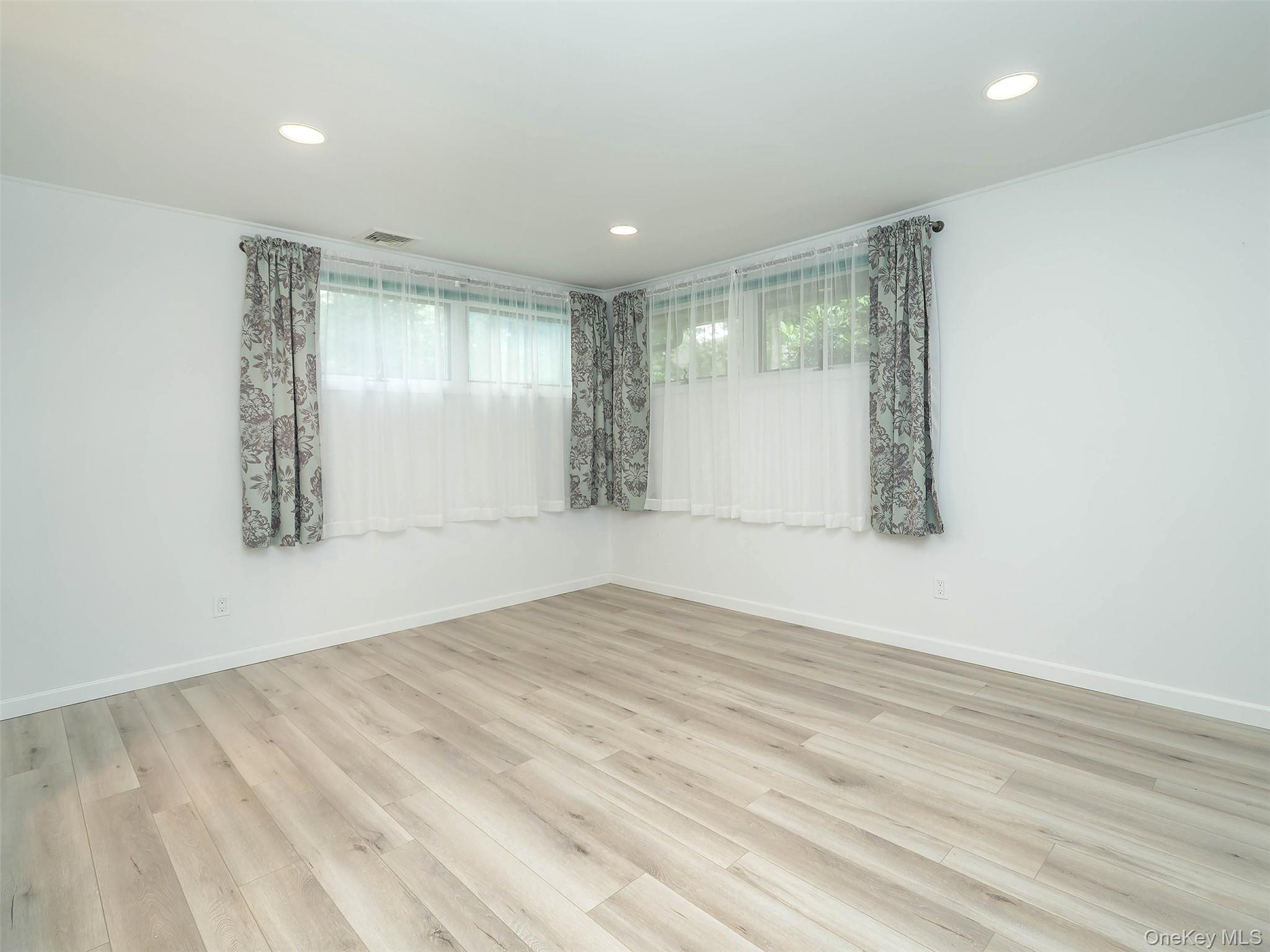 7 Appletree Lane – For Rent photo 23
