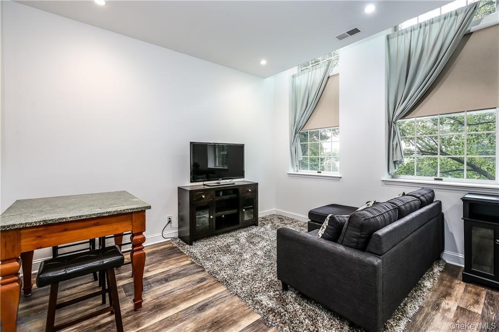 20 Whippoorwill Road E – For Sale photo 4