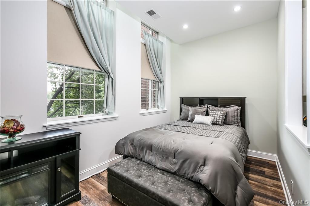 20 Whippoorwill Road E – For Sale photo 5