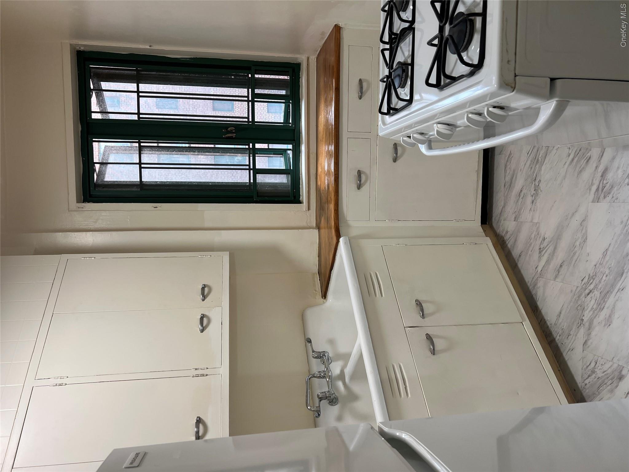 1569 Metropolitan Avenue, Unit 5C photo 2