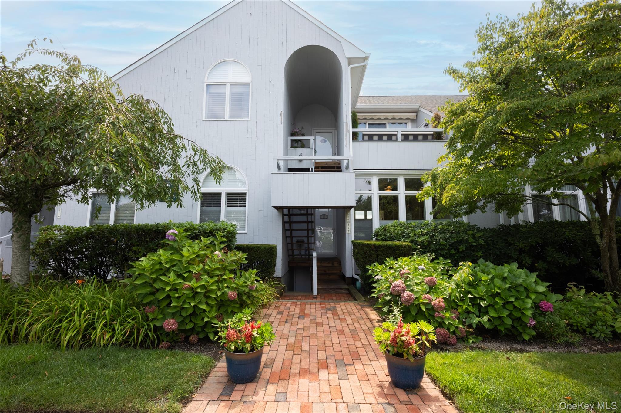 400 Noyack Road, Unit E2