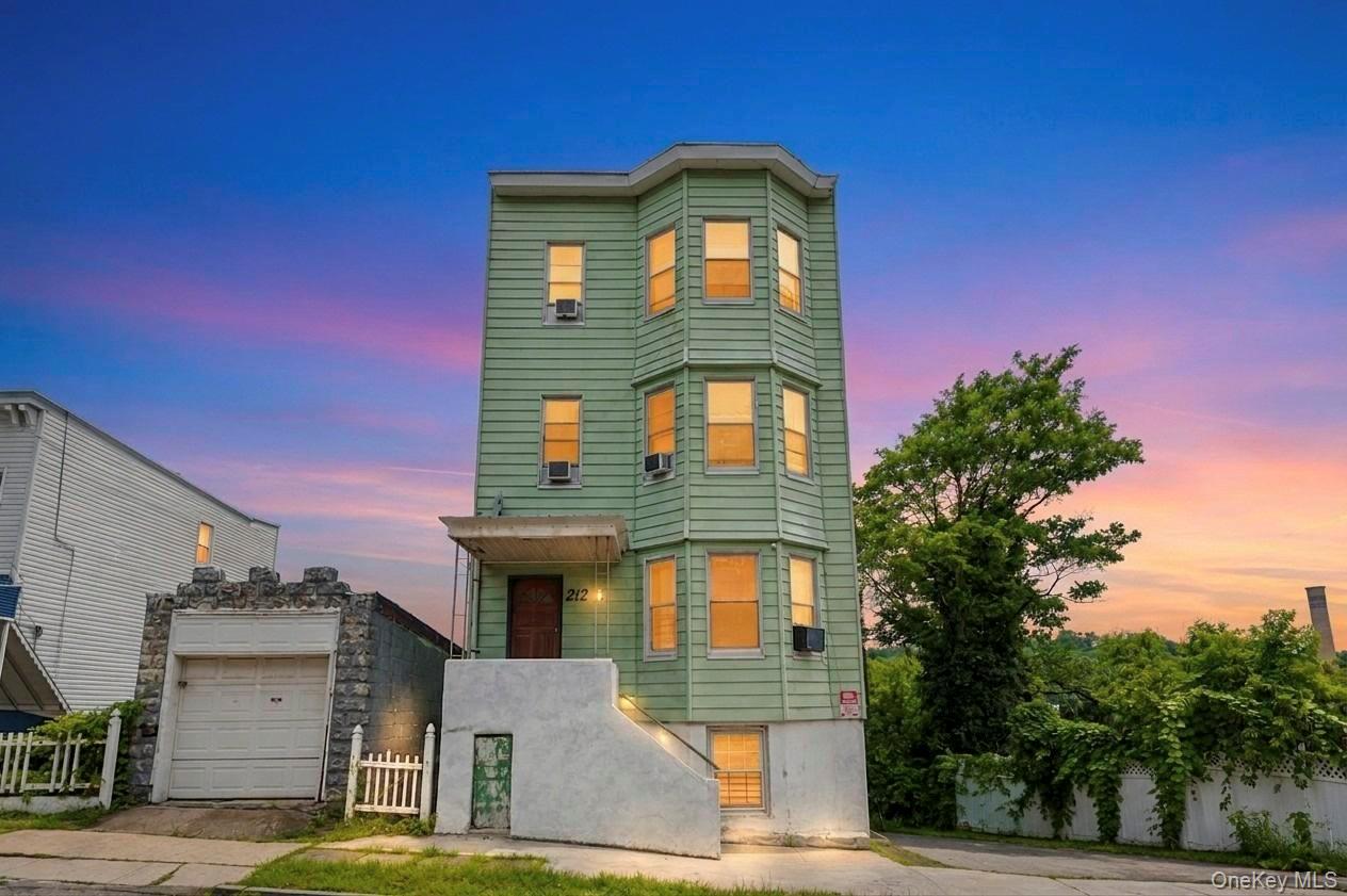 212 Edwards Place – For Sale