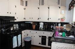 24 Oswego Avenue, Unit Upper photo 5