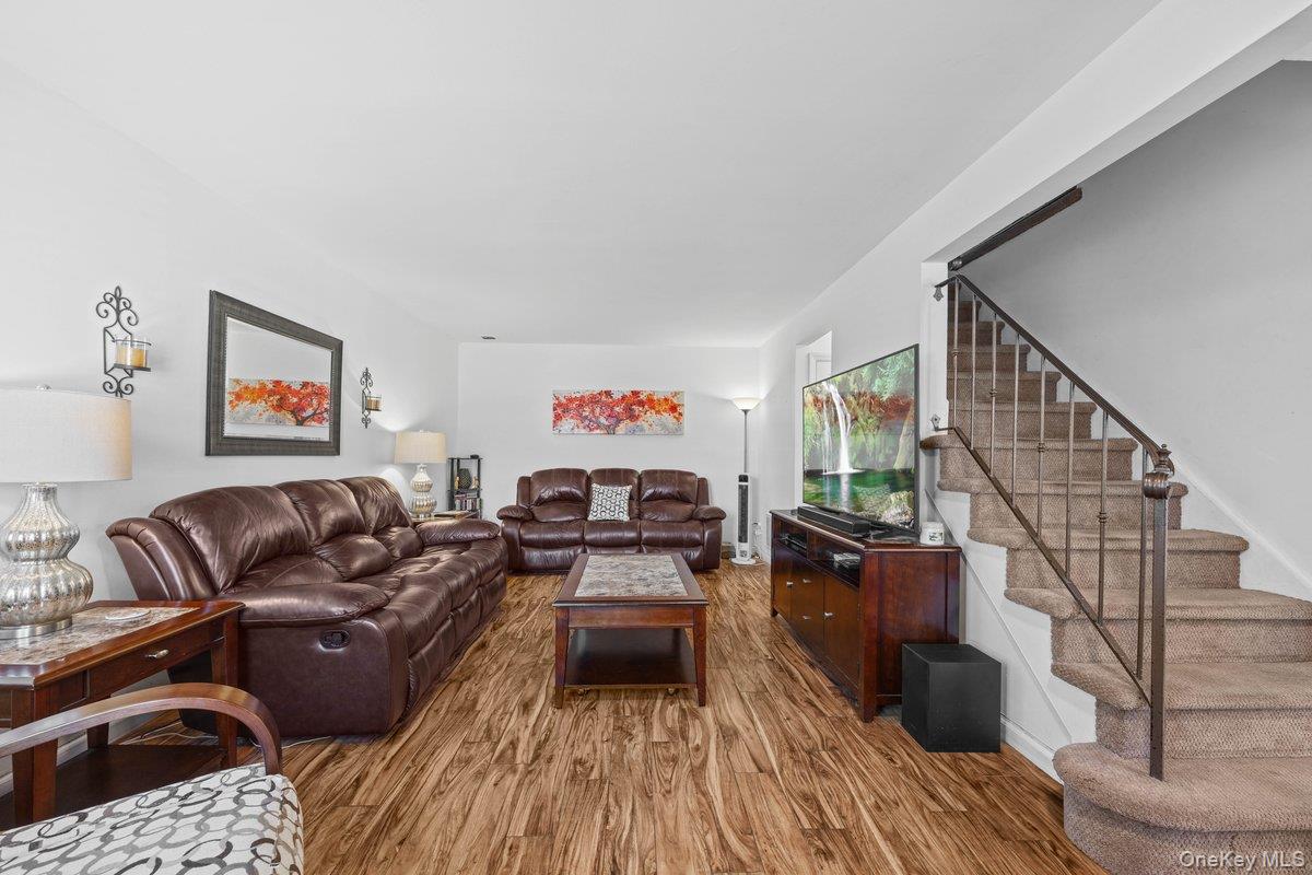 21 Alhambra Drive – For Sale photo 3