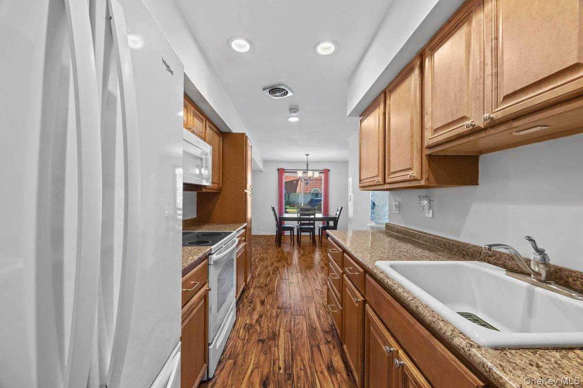 21 Alhambra Drive – For Sale photo 11