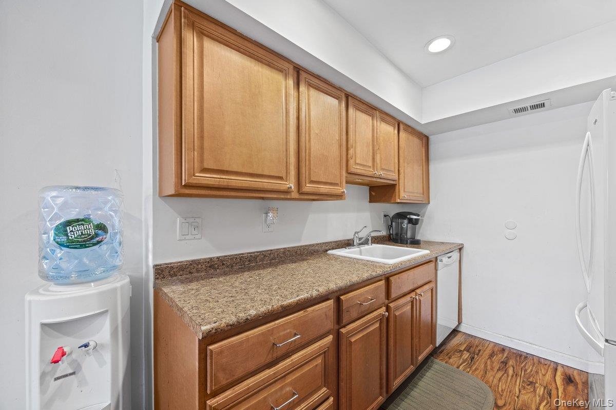 21 Alhambra Drive – For Sale photo 12