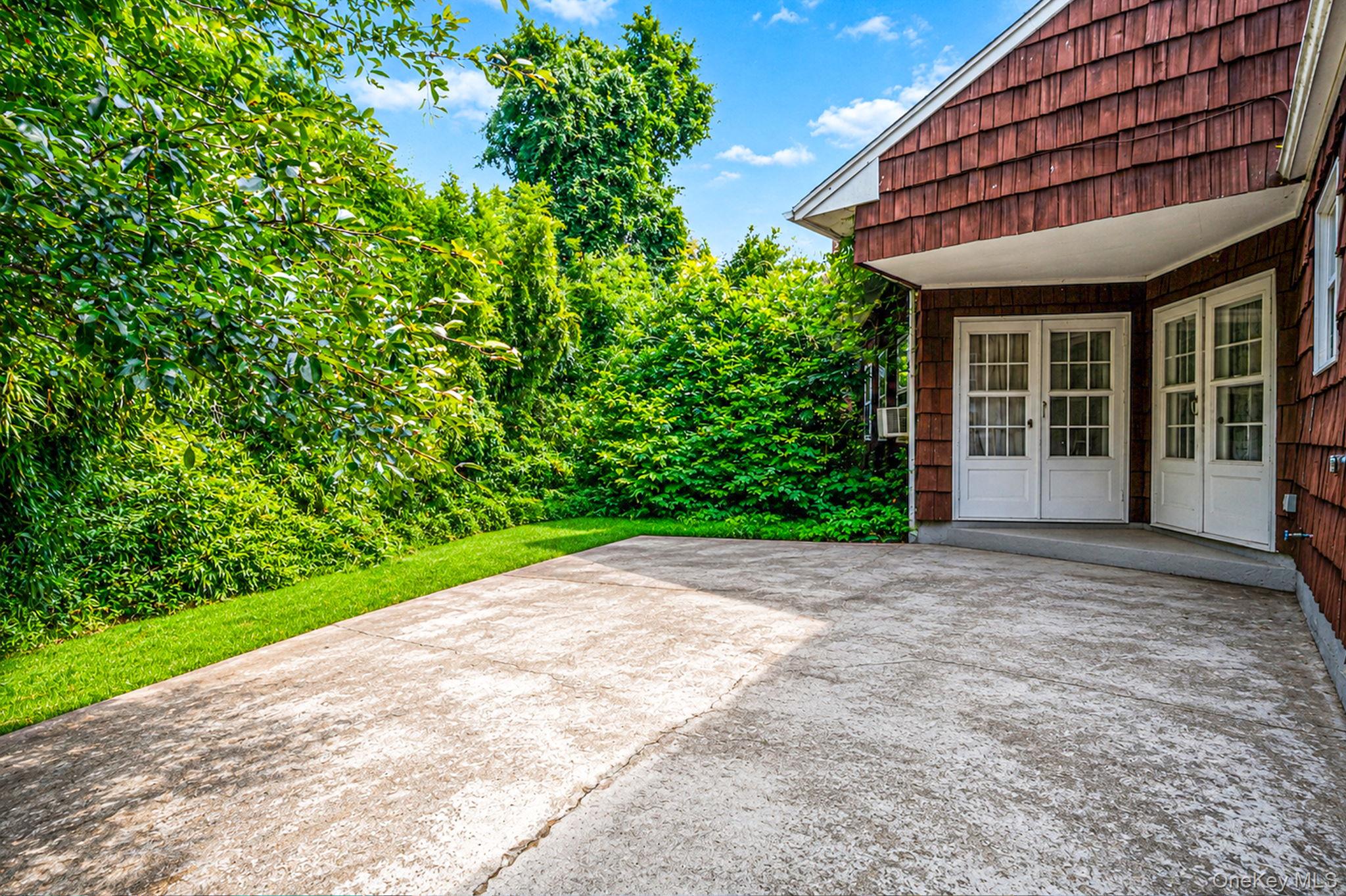 893 Gardiner Drive – For Sale photo 16