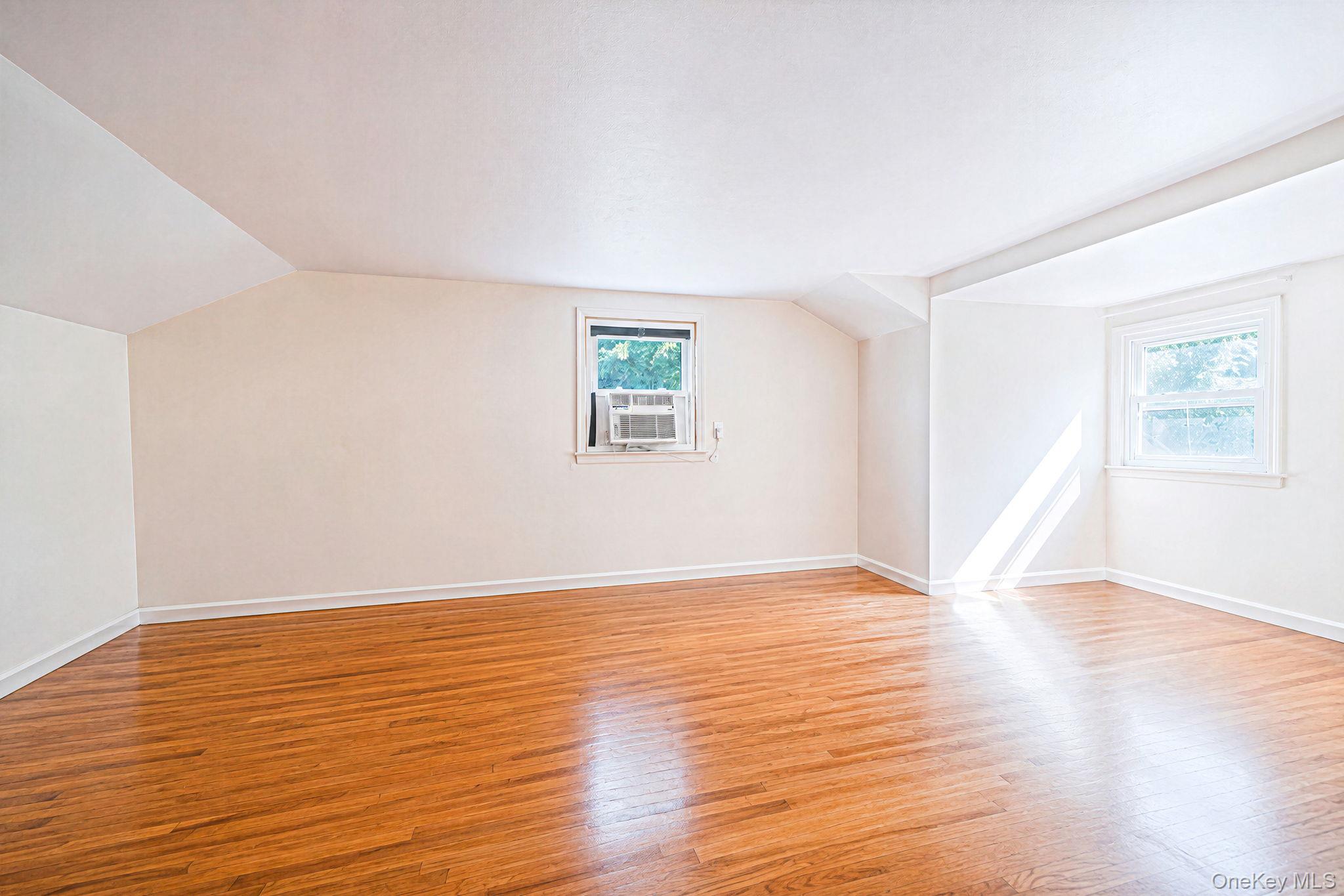 893 Gardiner Drive – For Sale photo 35