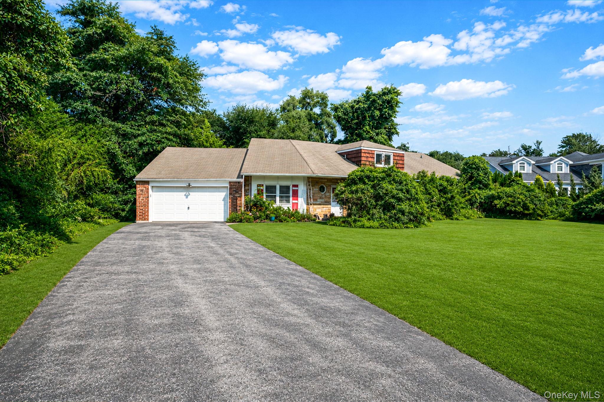 893 Gardiner Drive – For Sale photo 2