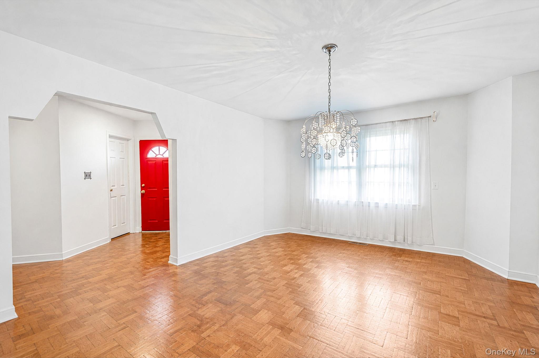 893 Gardiner Drive – For Sale