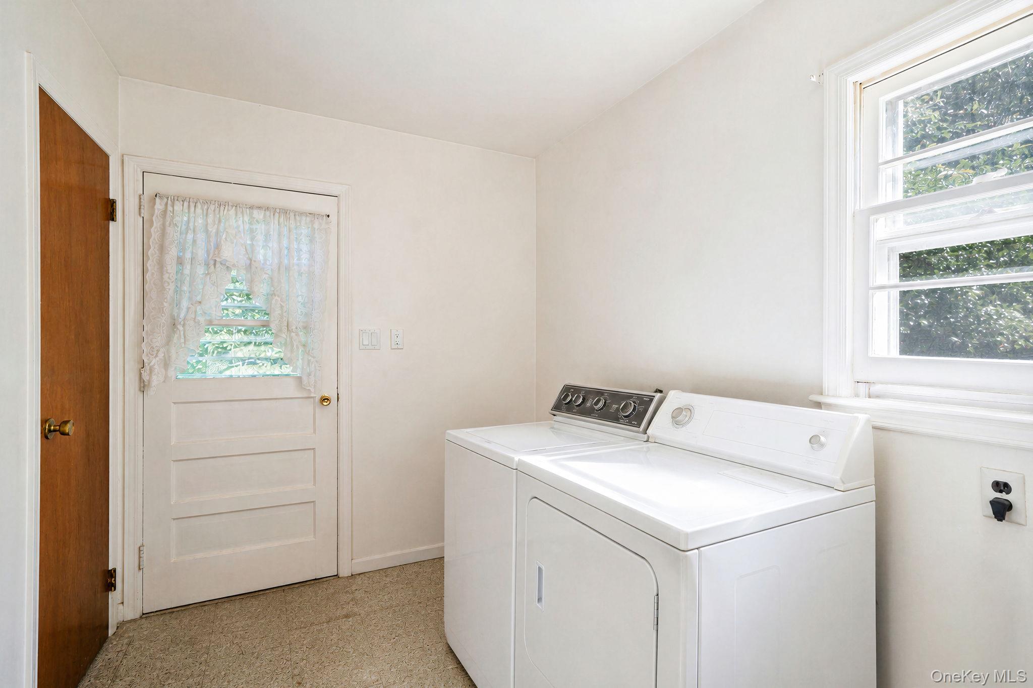 893 Gardiner Drive – For Sale photo 38