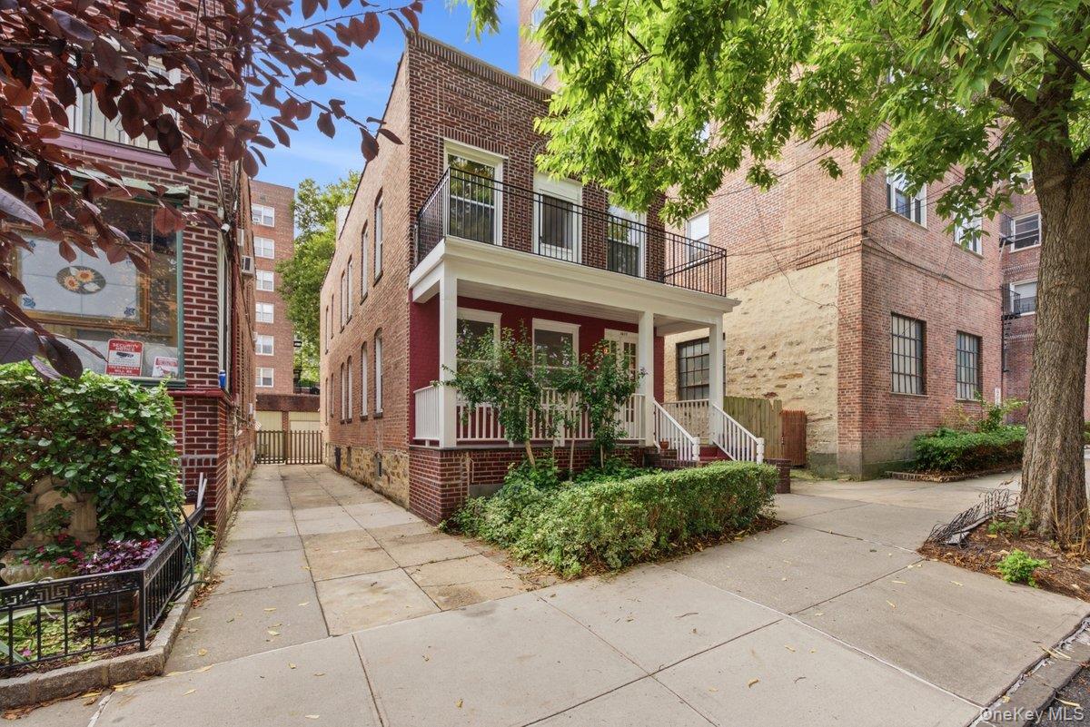 3633 Greystone Avenue – For Sale photo 2