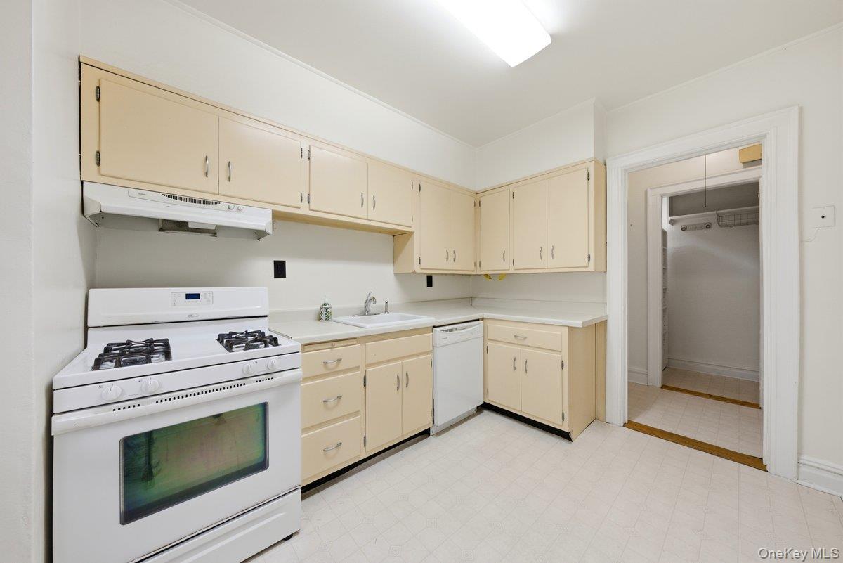 3633 Greystone Avenue – For Sale photo 22
