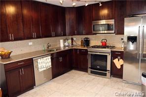 18-05 215 Street, Unit 11 K