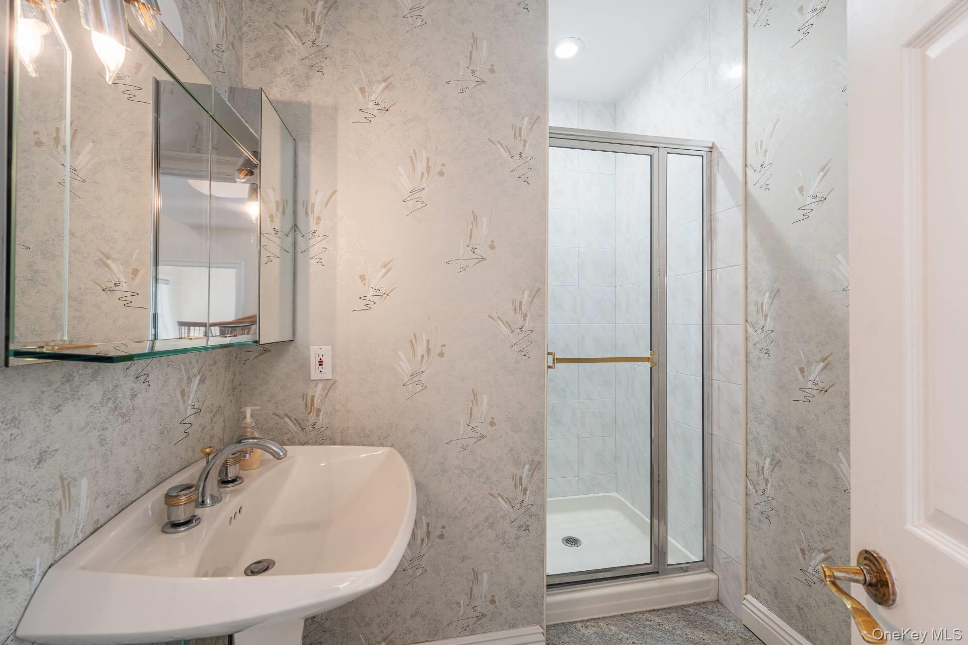16125 Soundview Avenue – For Rent photo 23