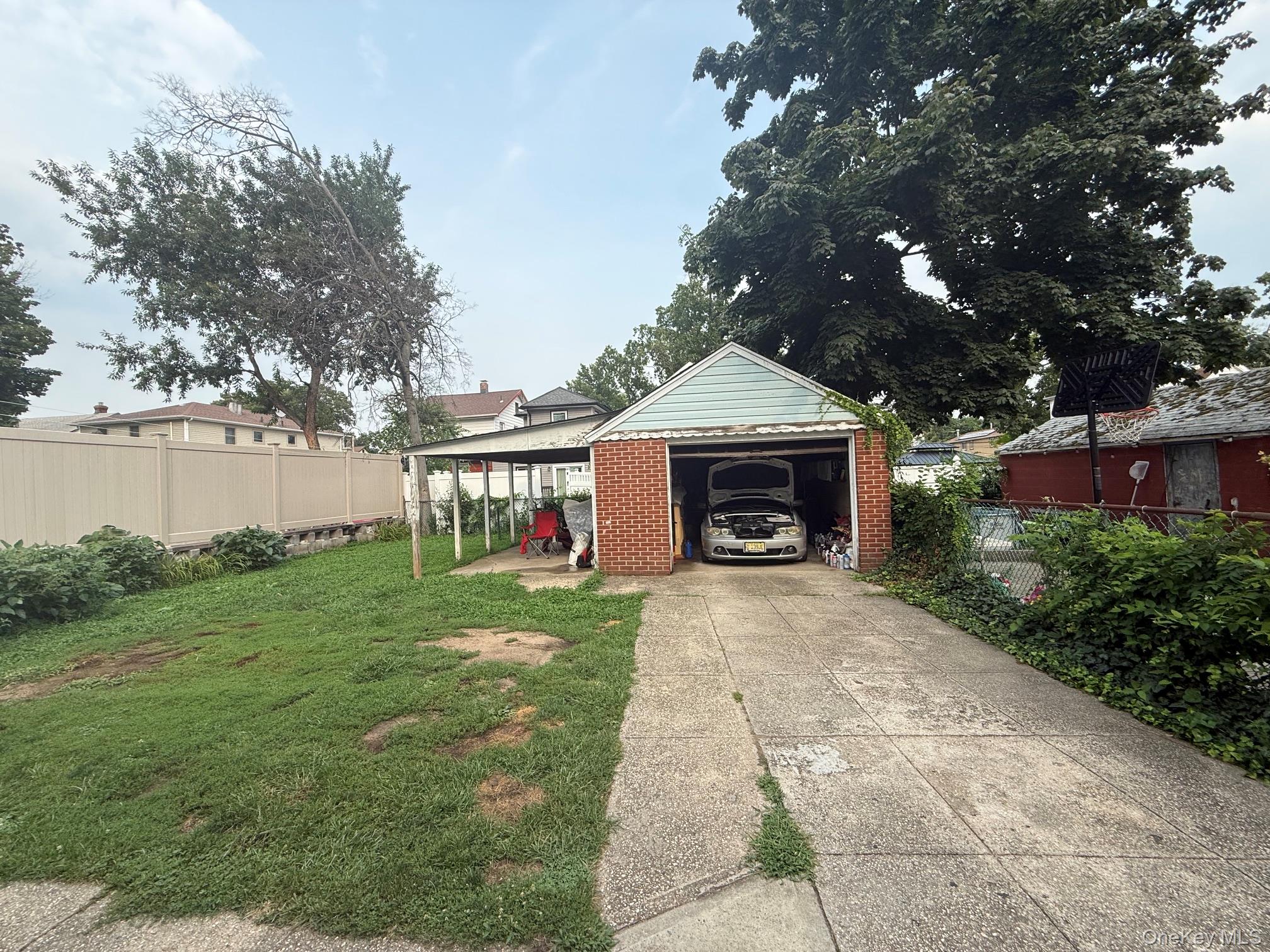 13619 220th Place – For Sale photo 2