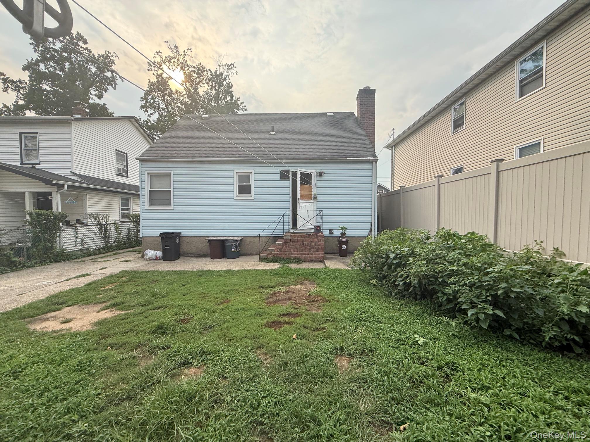 13619 220th Place – For Sale photo 3