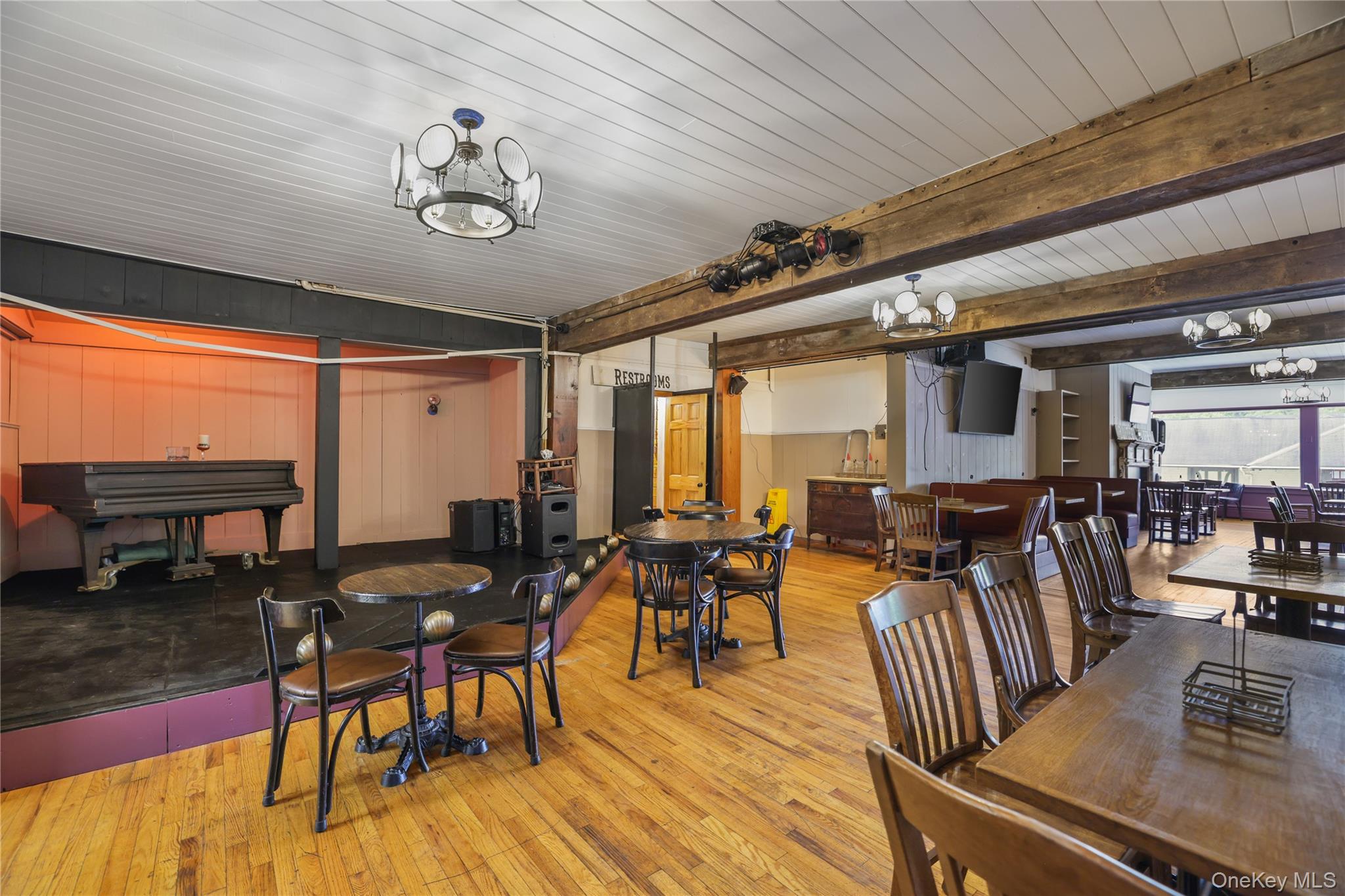 28 Upper Main Street – For Sale photo 48