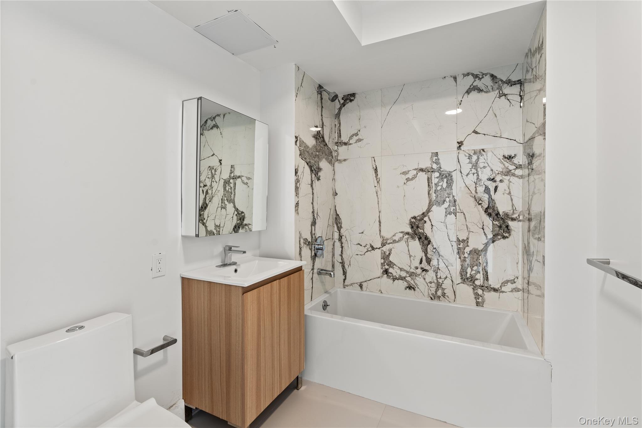 1 Lyon Place, Unit 202 photo 8