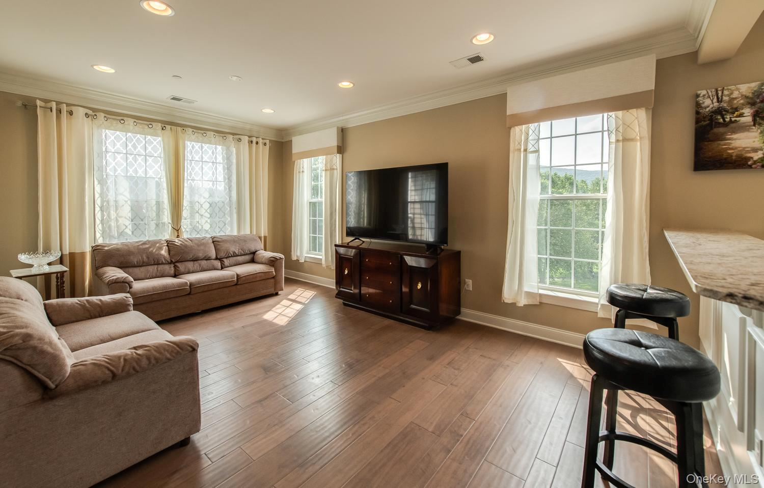 734 Regency Drive – For Sale photo 12