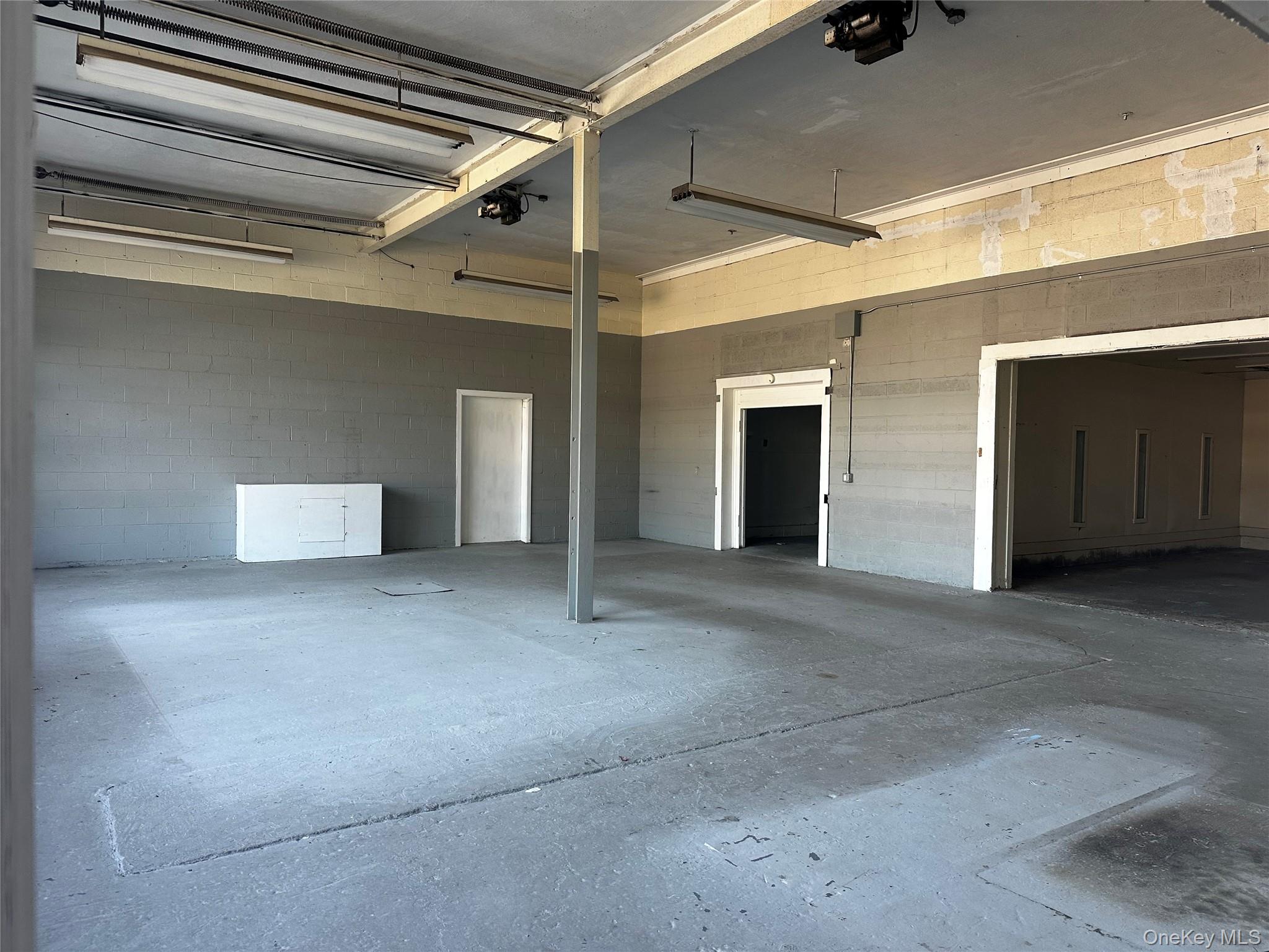 625 Glenwood Rd, Unit Retail/Gar photo 2