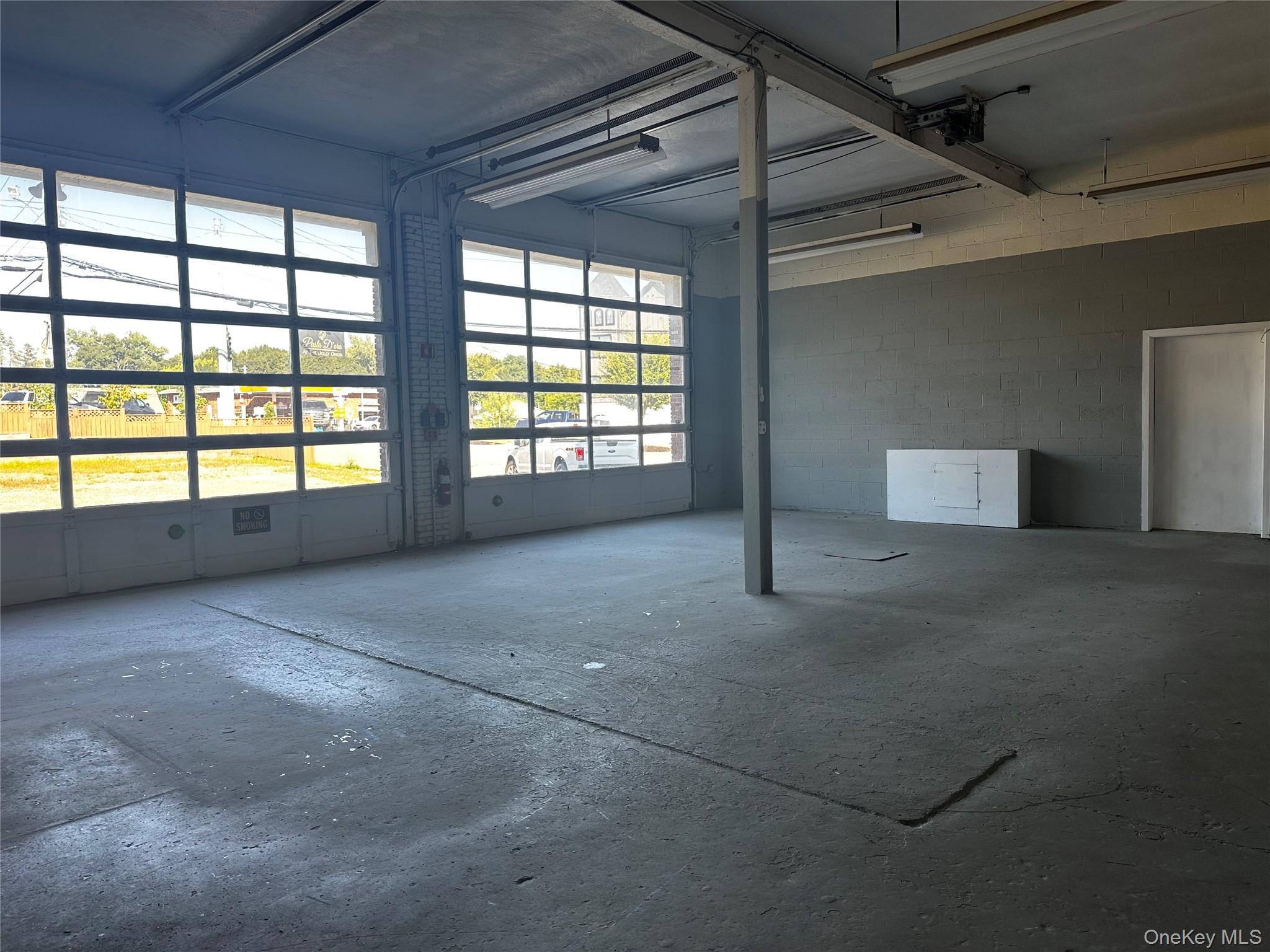 625 Glenwood Rd, Unit Retail/Gar photo 3