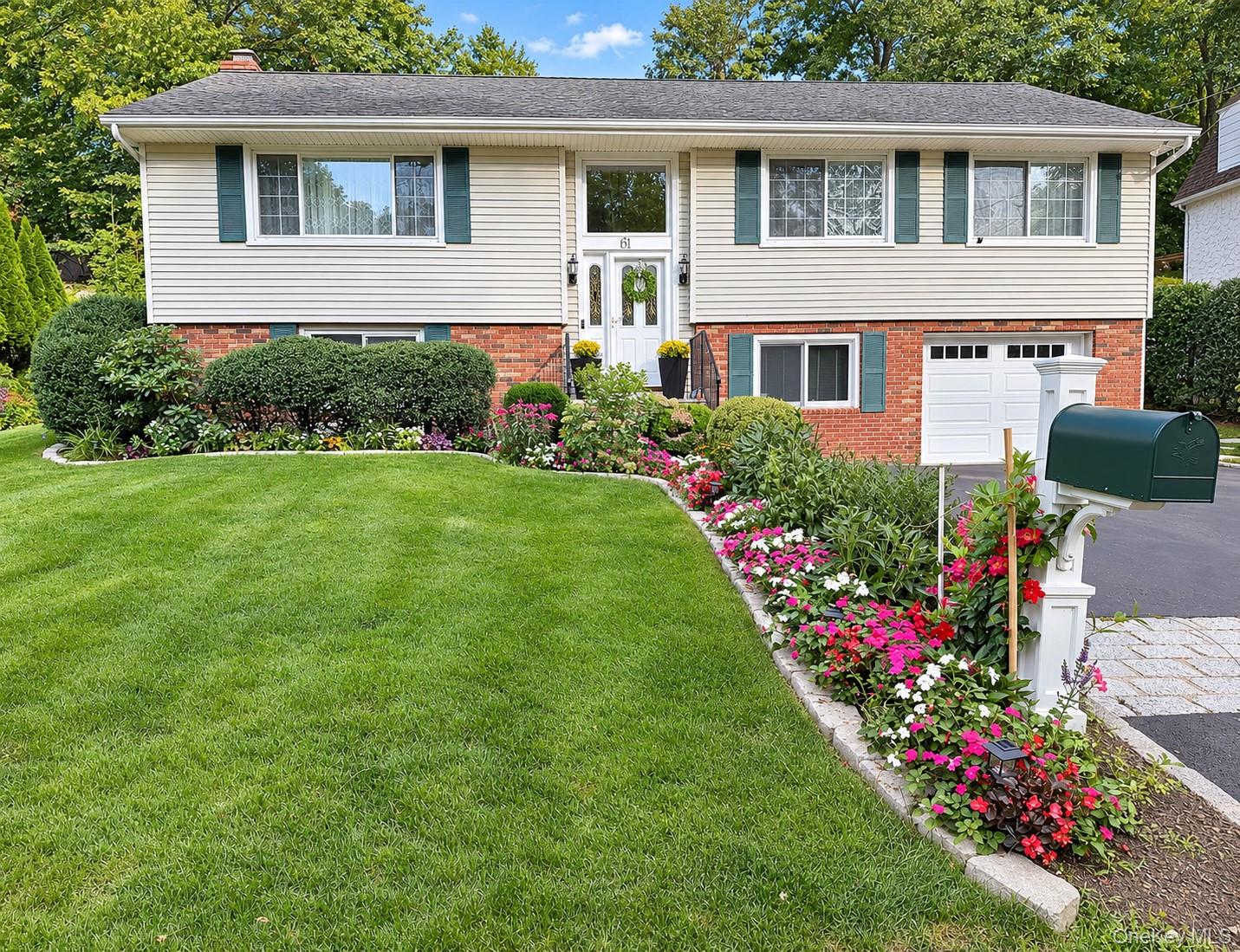 61 Center Drive – For Sale