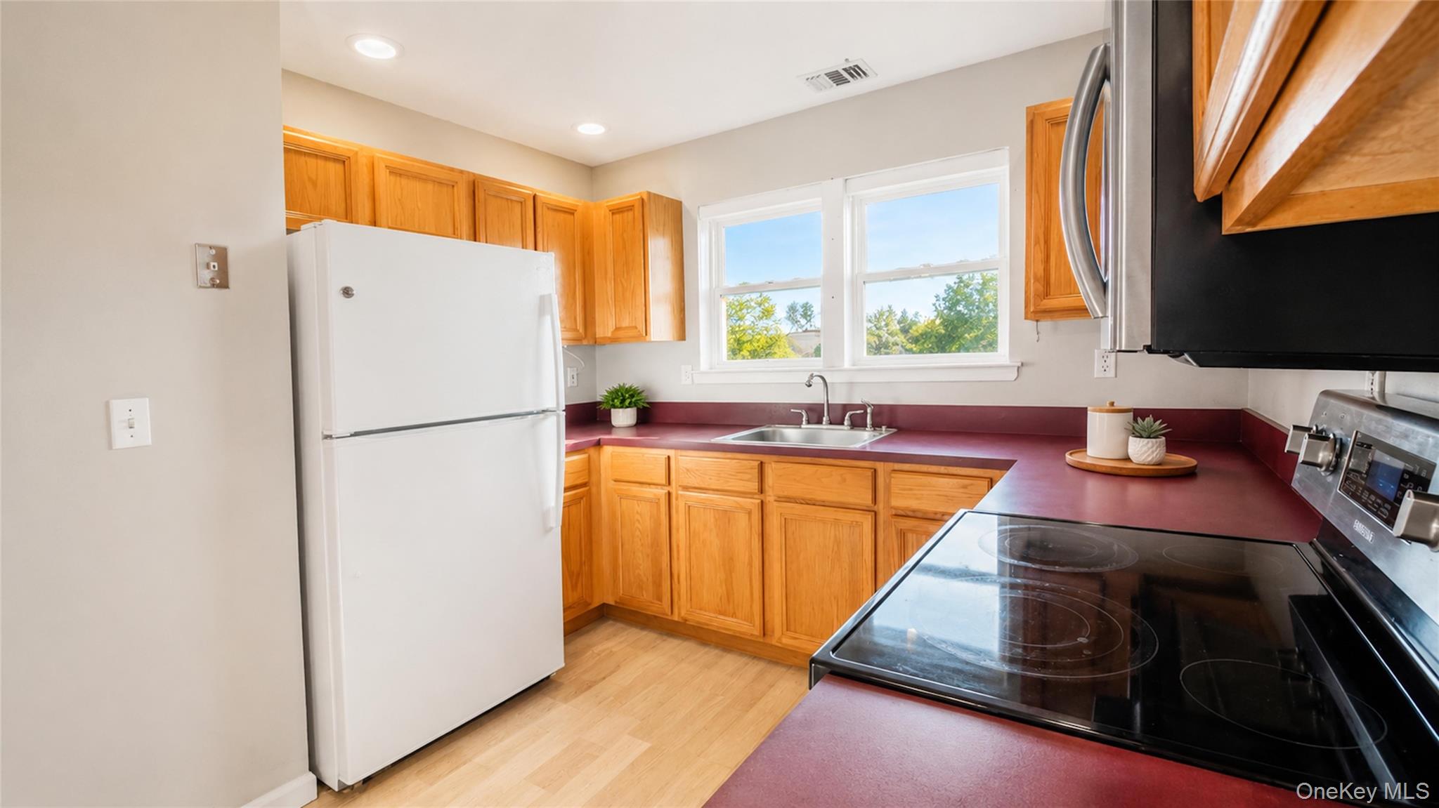 53 Village Circle E, Unit E053 photo 4
