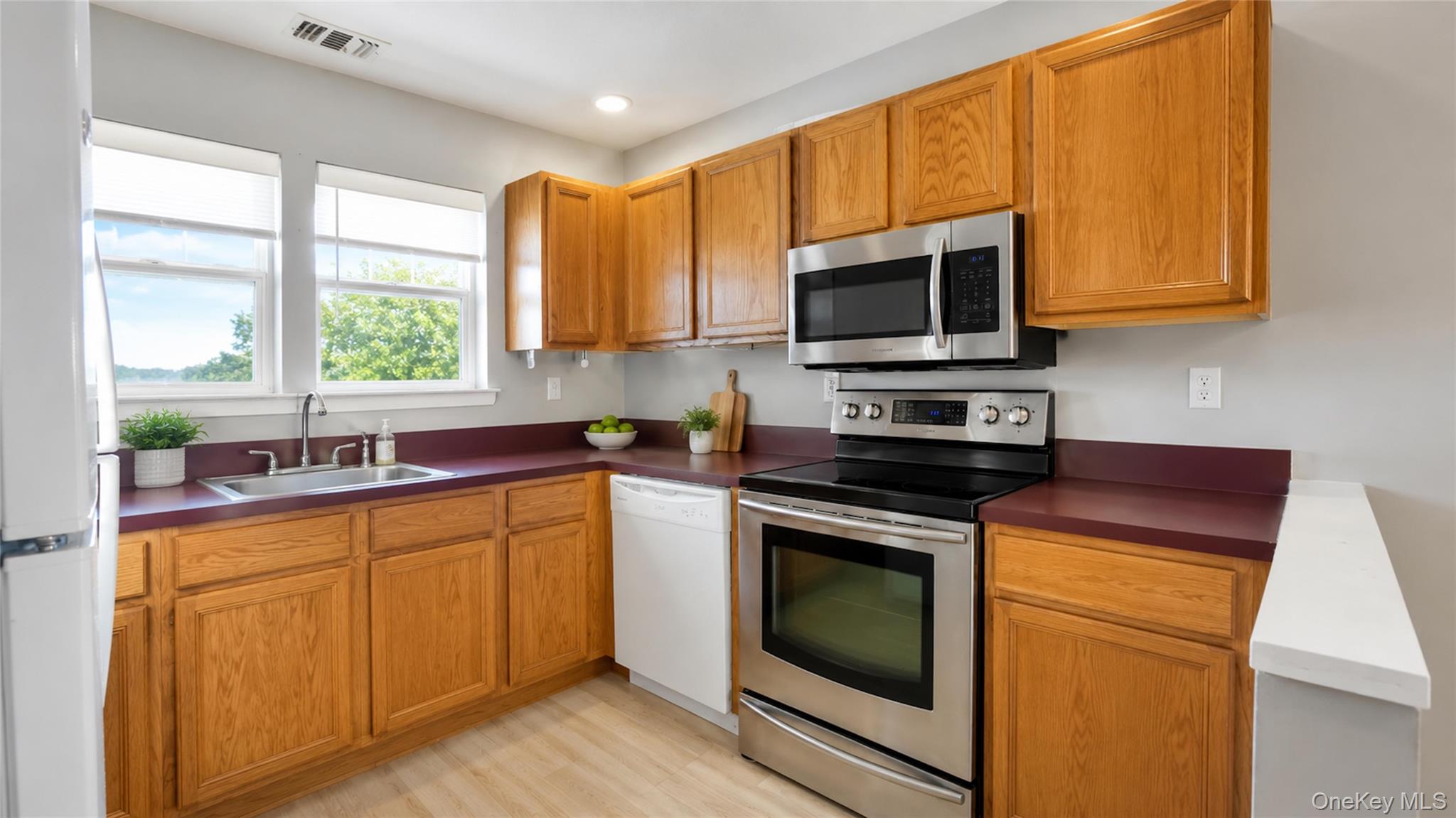 53 Village Circle E, Unit E053 photo 3