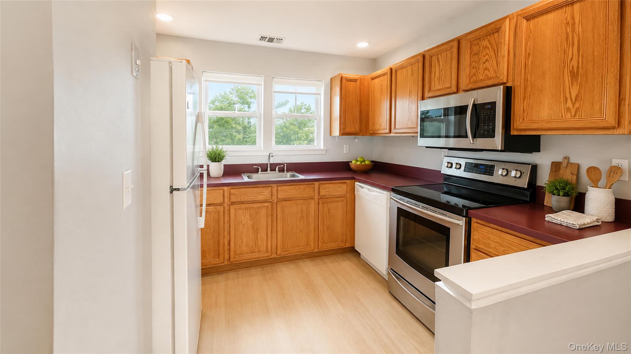 53 Village Circle E, Unit E053 photo 2