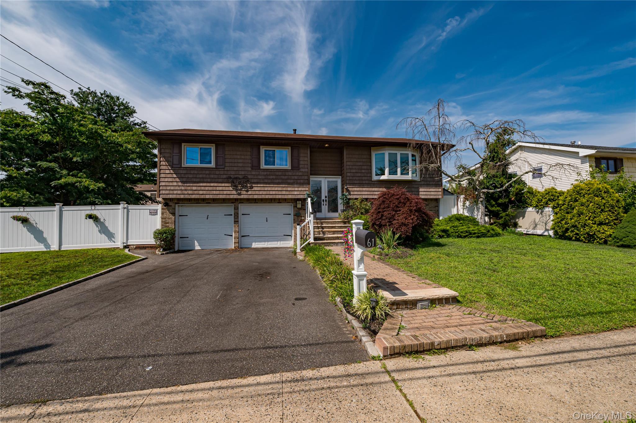 61 Linda Lane – For Sale photo 2