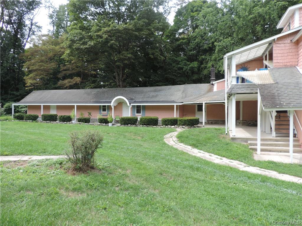 958-964 Hollow Road – For Sale