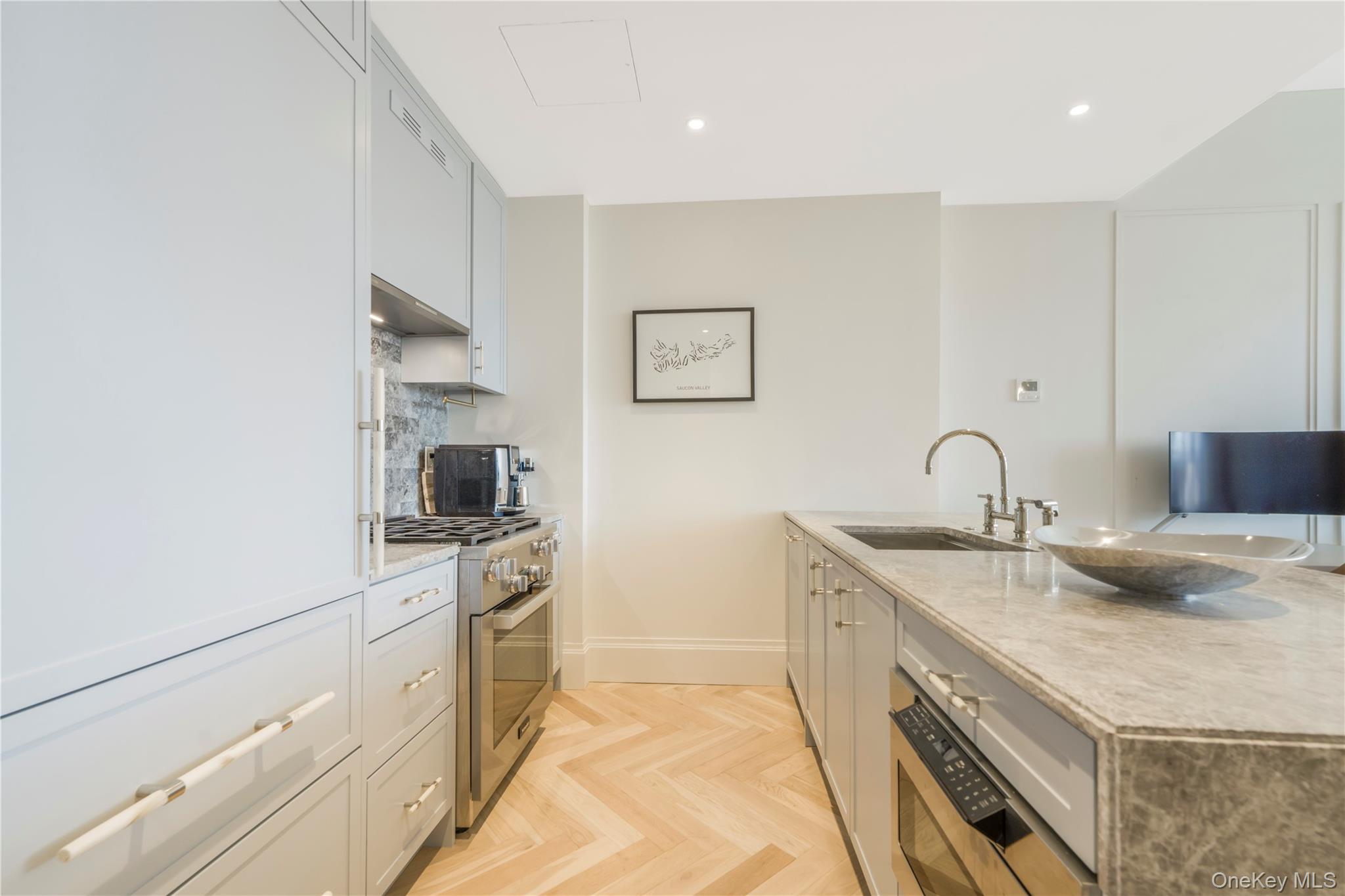 250 E 21st Street, Unit 9D photo 6