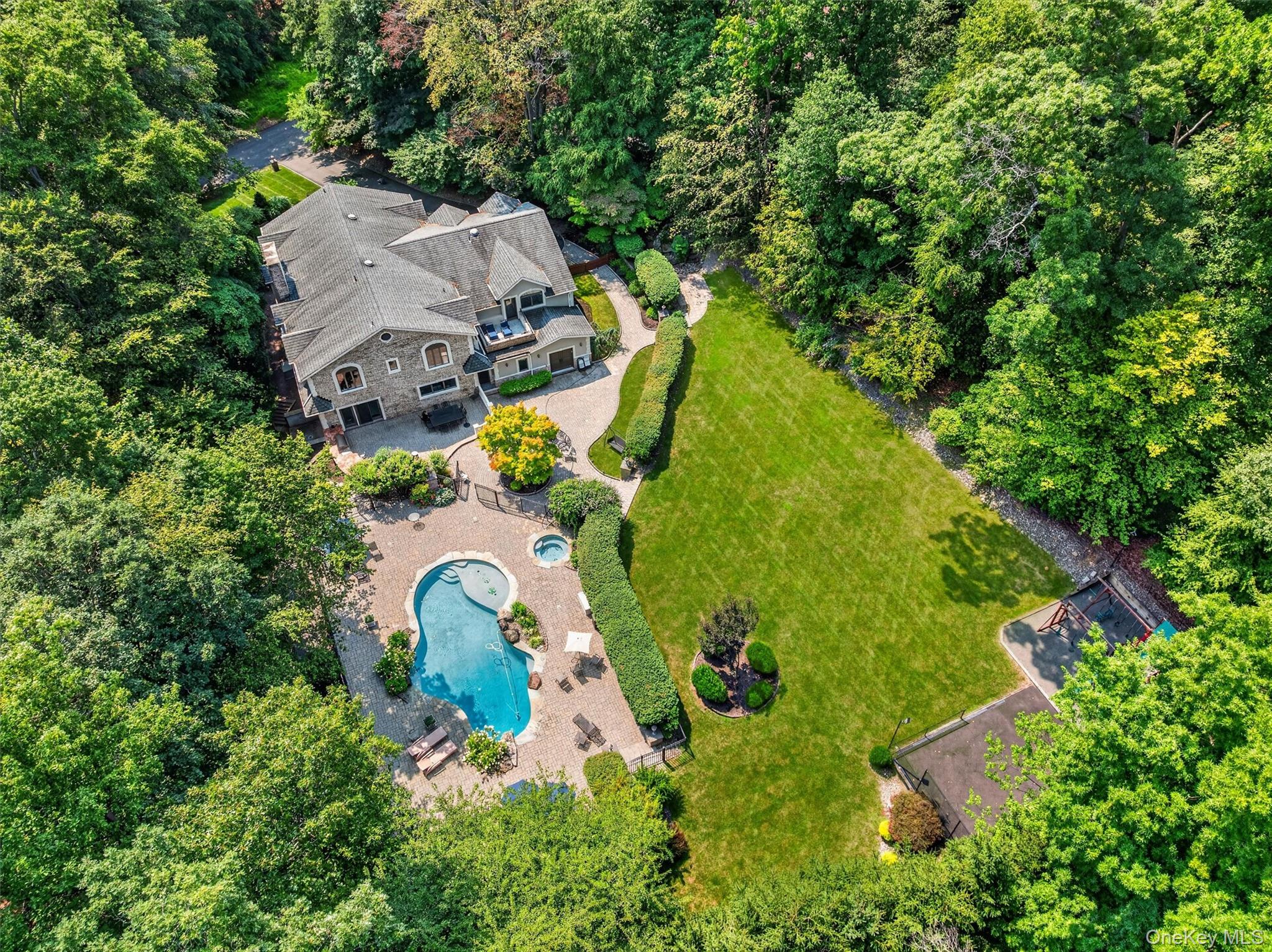 12 Rollingwood Drive – For Sale photo 2