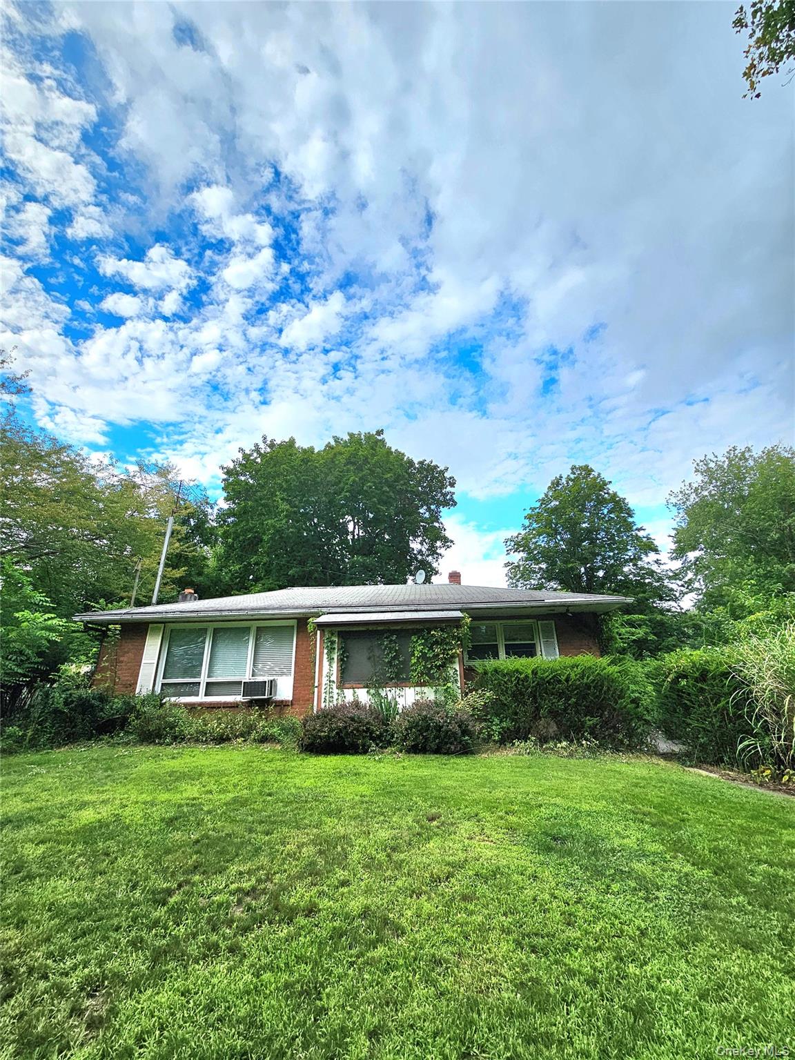 198 S Riverside Road – For Sale photo 2