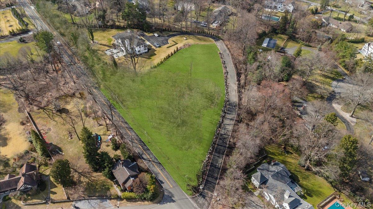 36 Cow Neck Road – For Sale photo 3