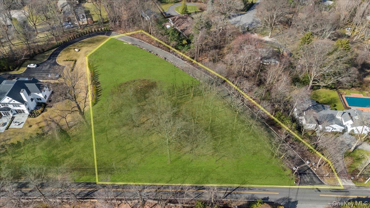 36 Cow Neck Road – For Sale photo 2
